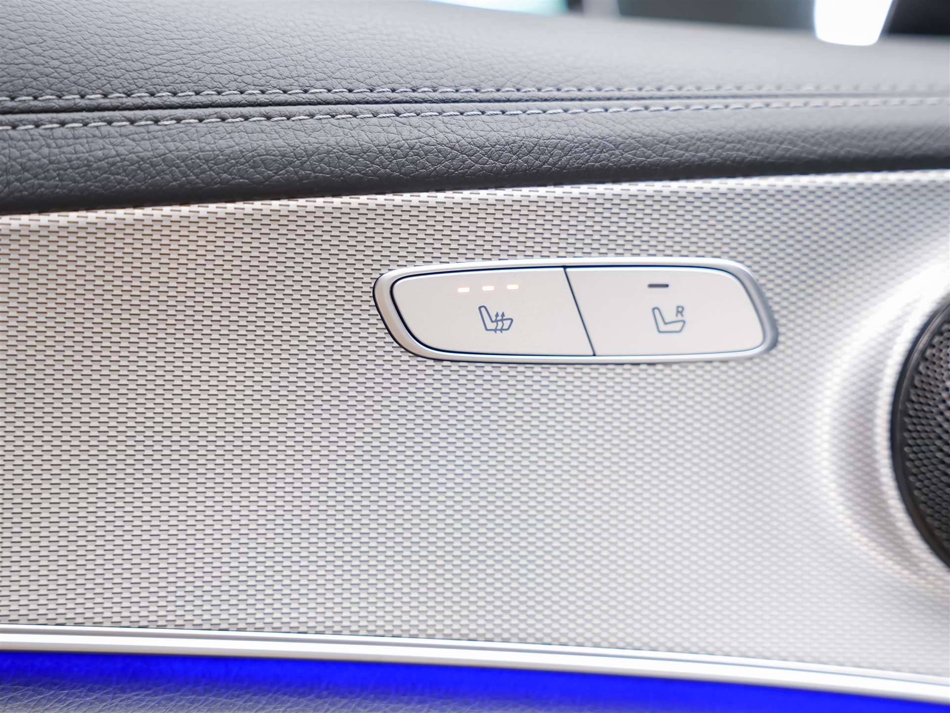 MERCEDES-BENZ E 220 d AMG Line 9G-Tronic *Panorama*Sitzheizung*Rückfahrkamera*-image-25
