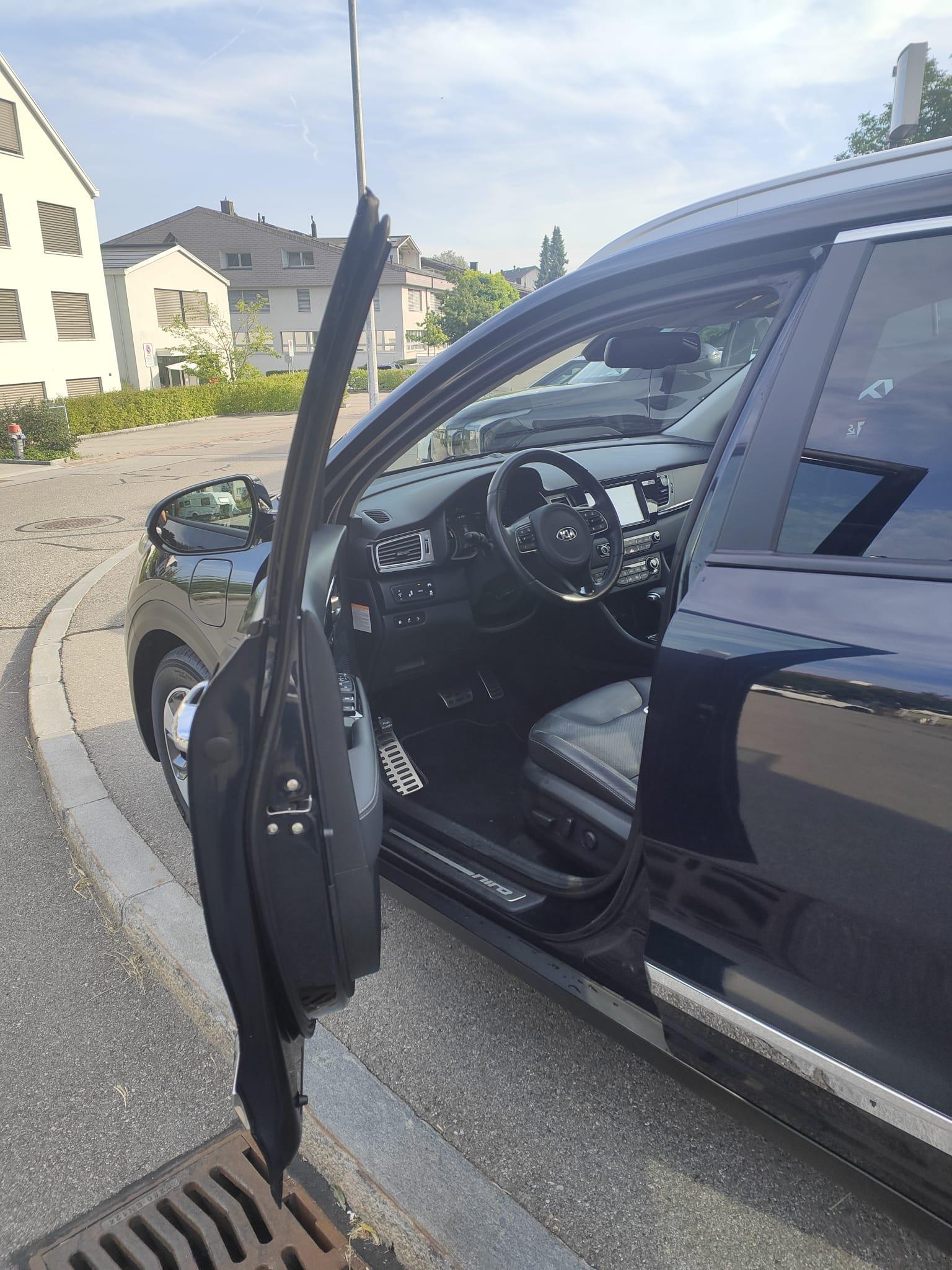 KIA Niro 1.6 GDi Plug-in Hybrid-image-9