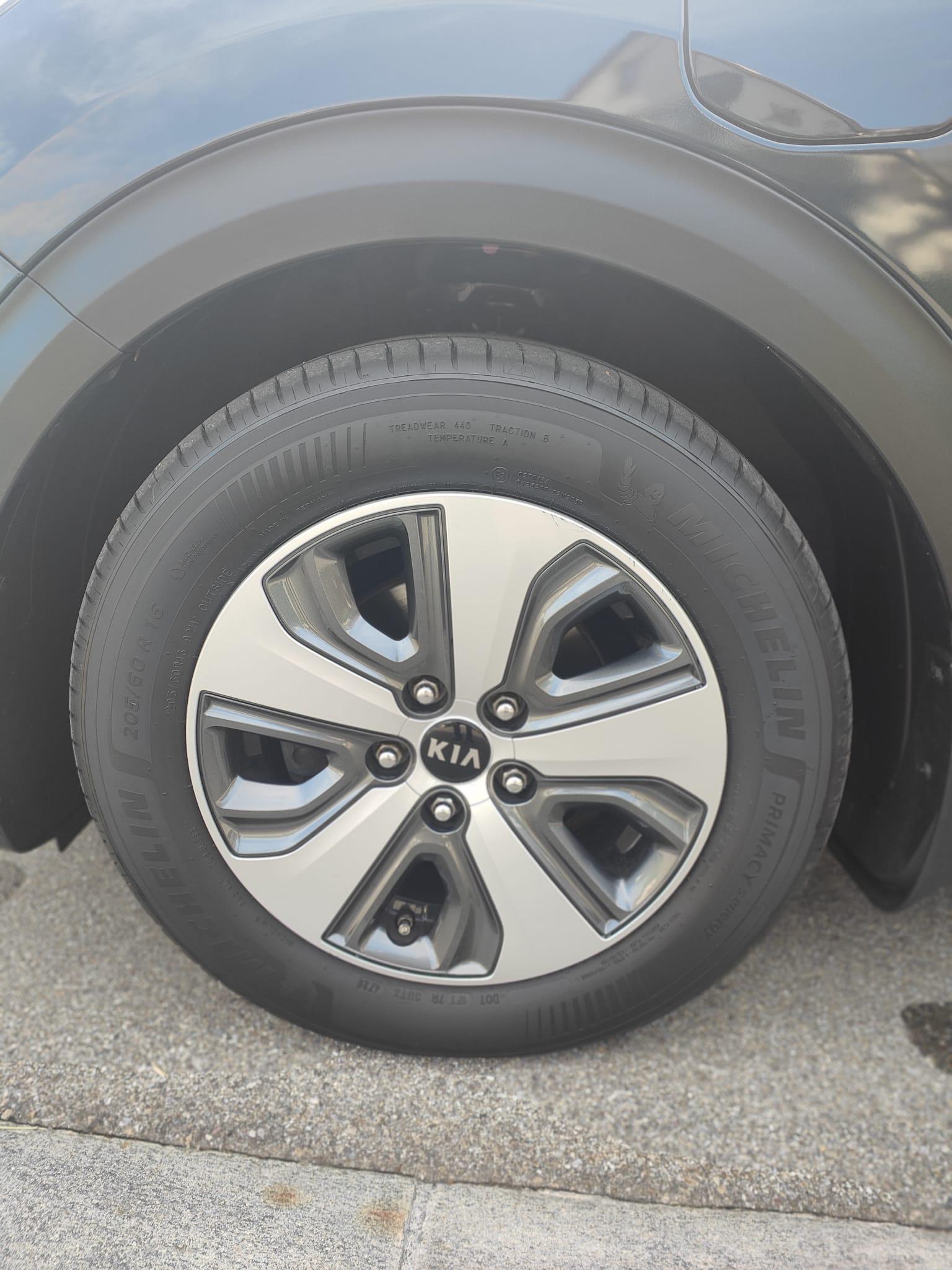 KIA Niro 1.6 GDi Plug-in Hybrid-image-12