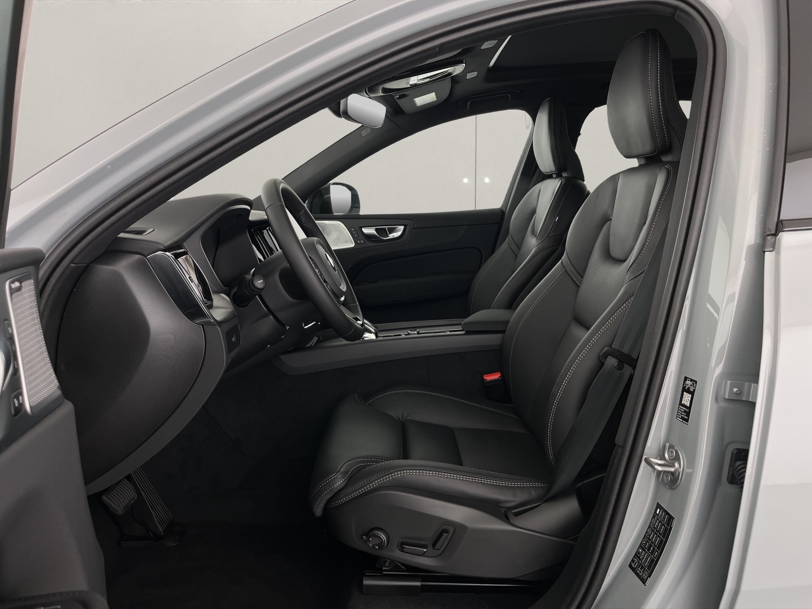 VOLVO XC60 2.0 B5 MH Black Edition AWD-image-8