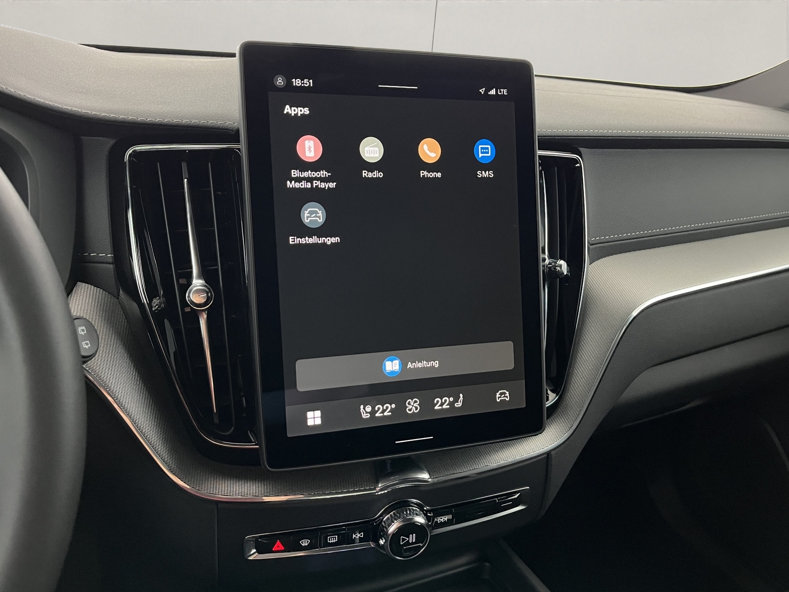 VOLVO XC60 2.0 B5 MH Black Edition AWD-image-14