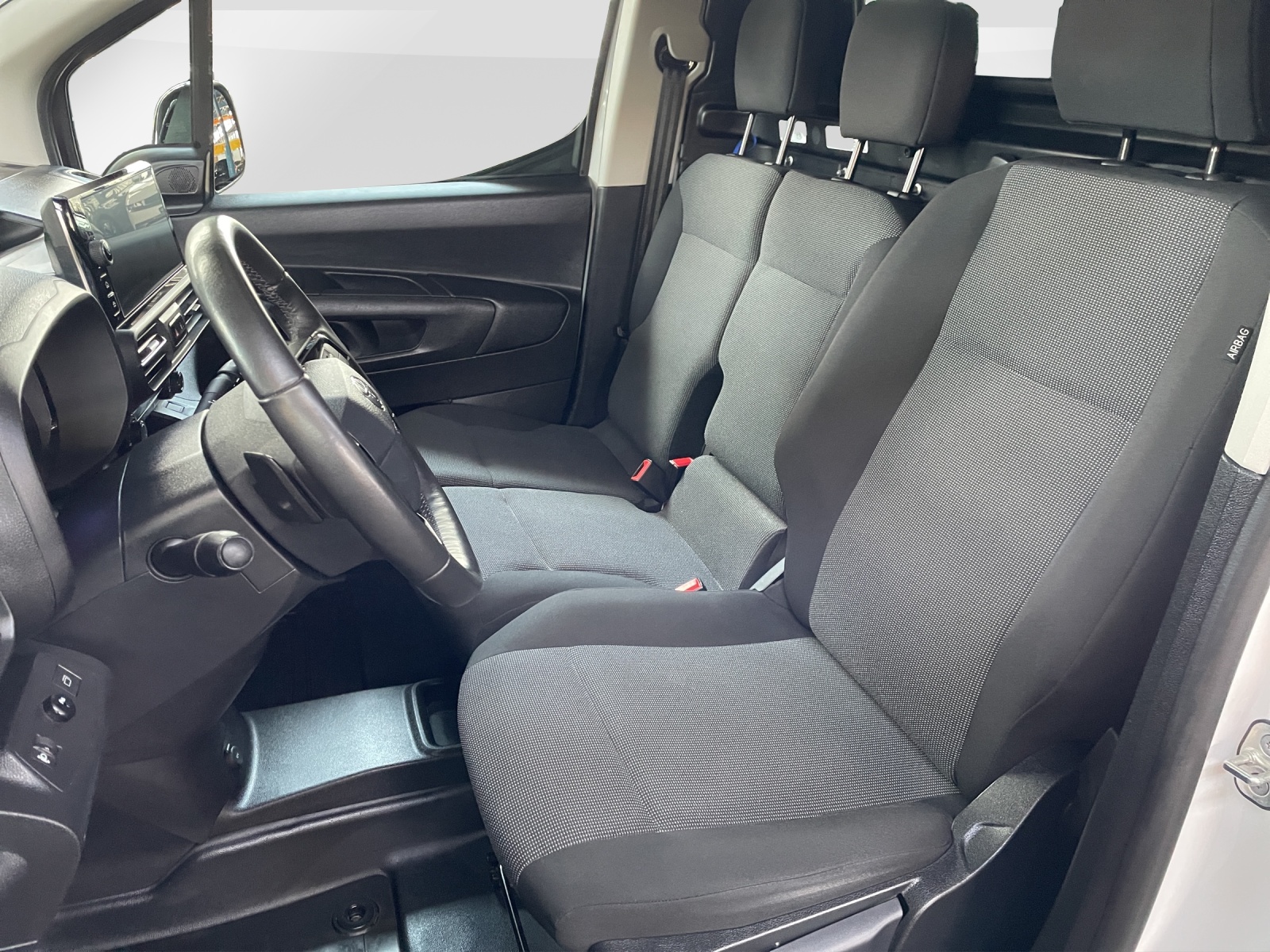 TOYOTA PROACE CITY Van L1 1.5 D Active-image-7
