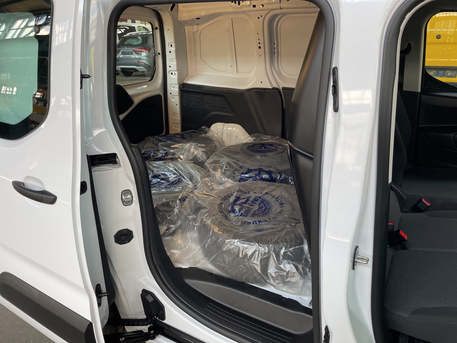 TOYOTA PROACE CITY Van L1 1.5 D Active-image-9