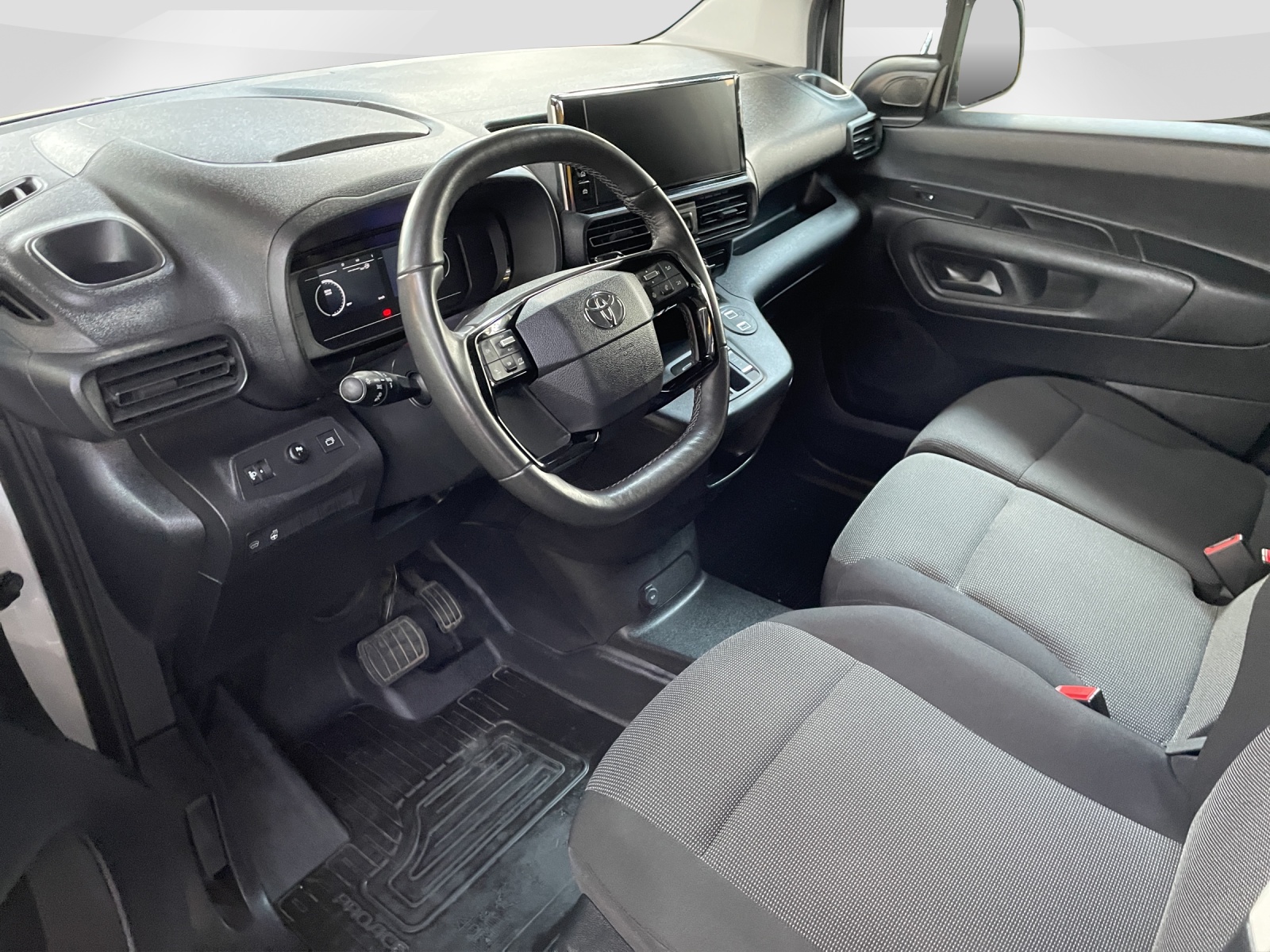 TOYOTA PROACE CITY Van L1 1.5 D Active-image-6