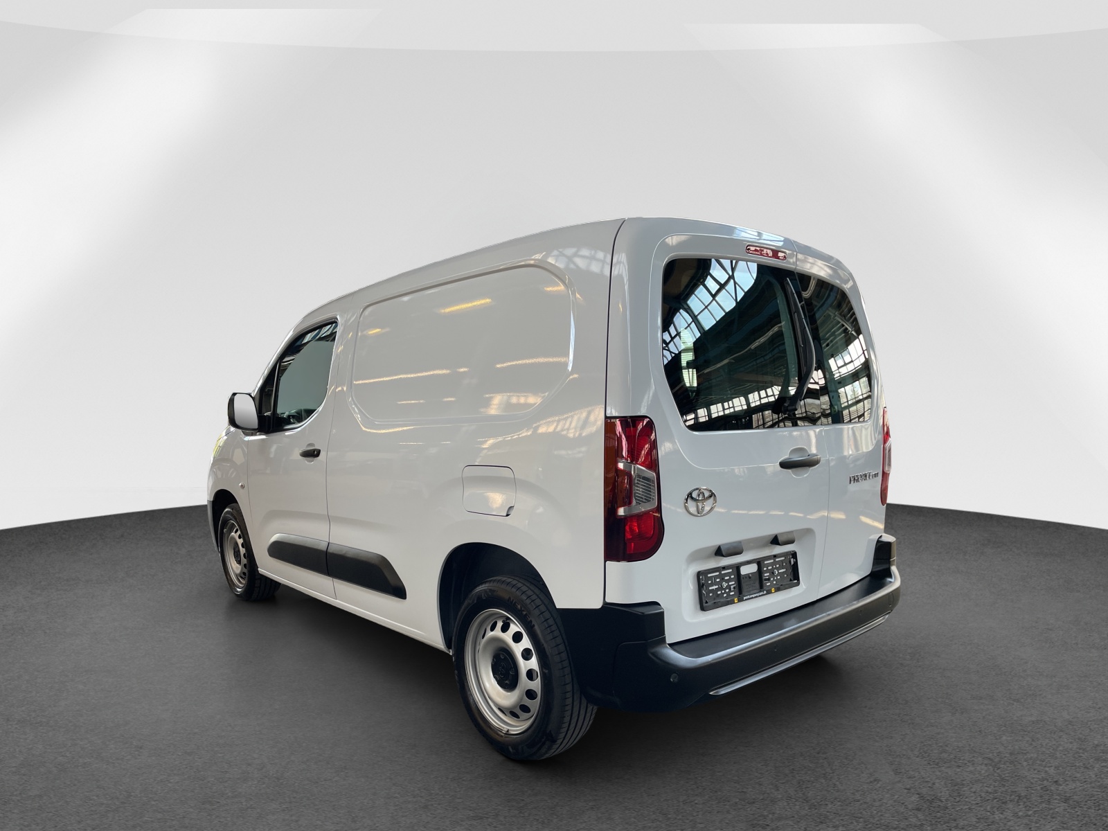 TOYOTA PROACE CITY Van L1 1.5 D Active-image-3