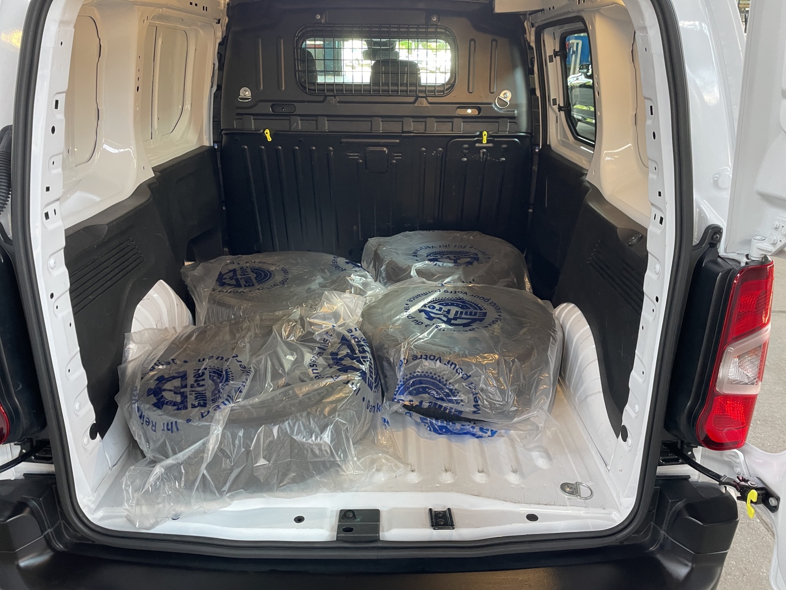 TOYOTA PROACE CITY Van L1 1.5 D Active-image-10