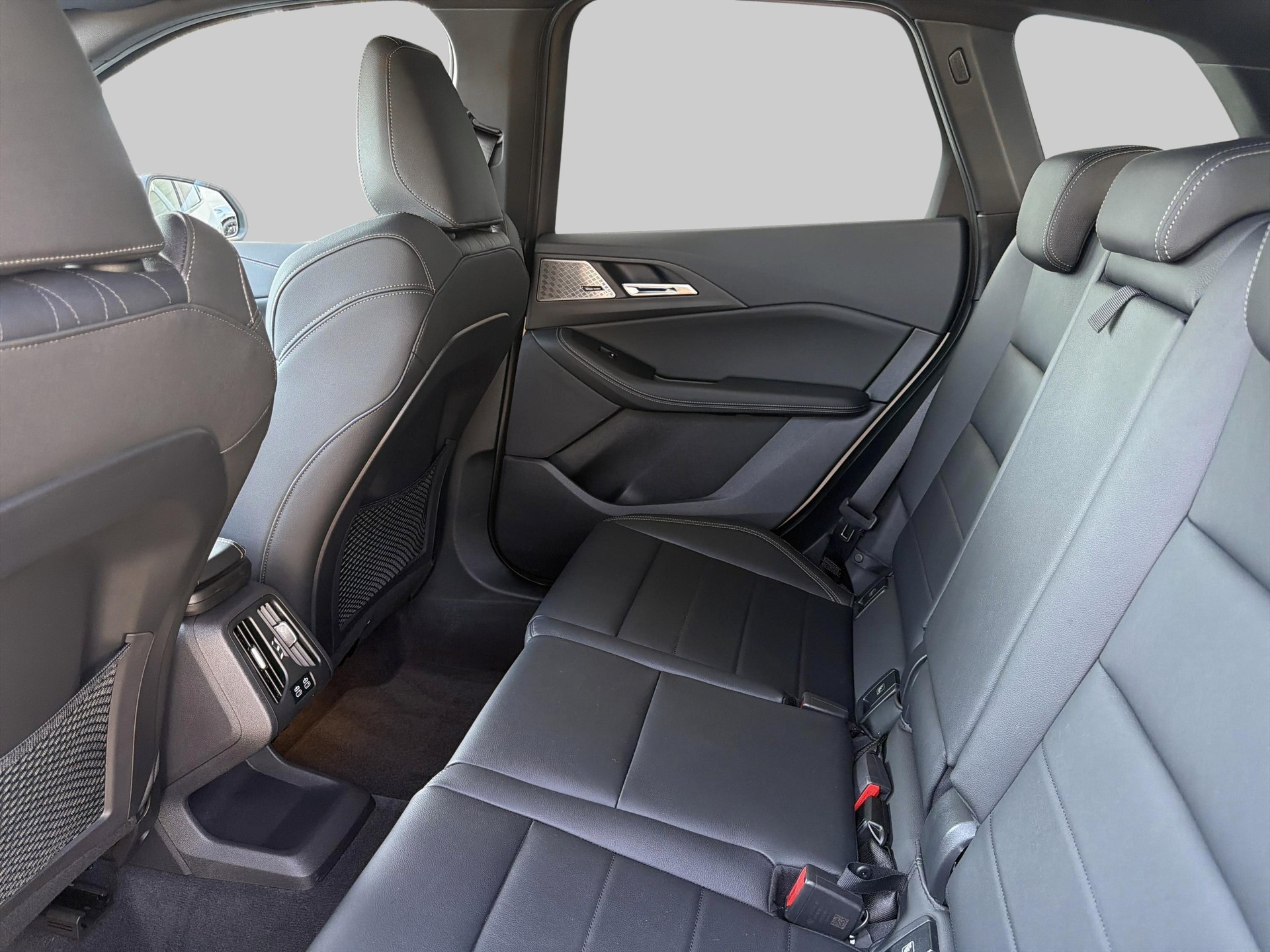 BMW 223i xDrive M Sport-image-17