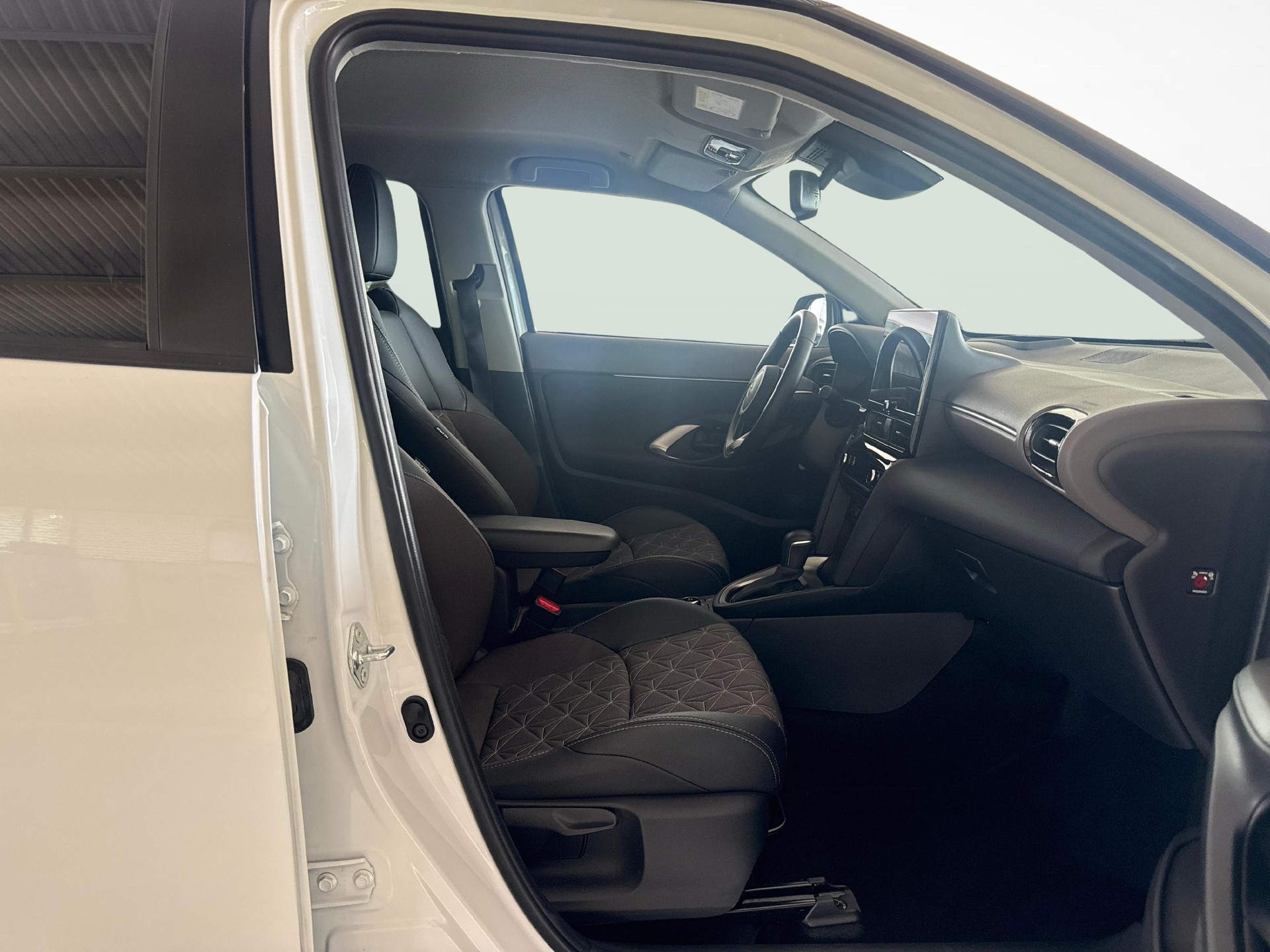 TOYOTA Yaris Cross 1.5 VVT-i HSD Premium AWD-i - Pneumatici invernali inclusi-image-8