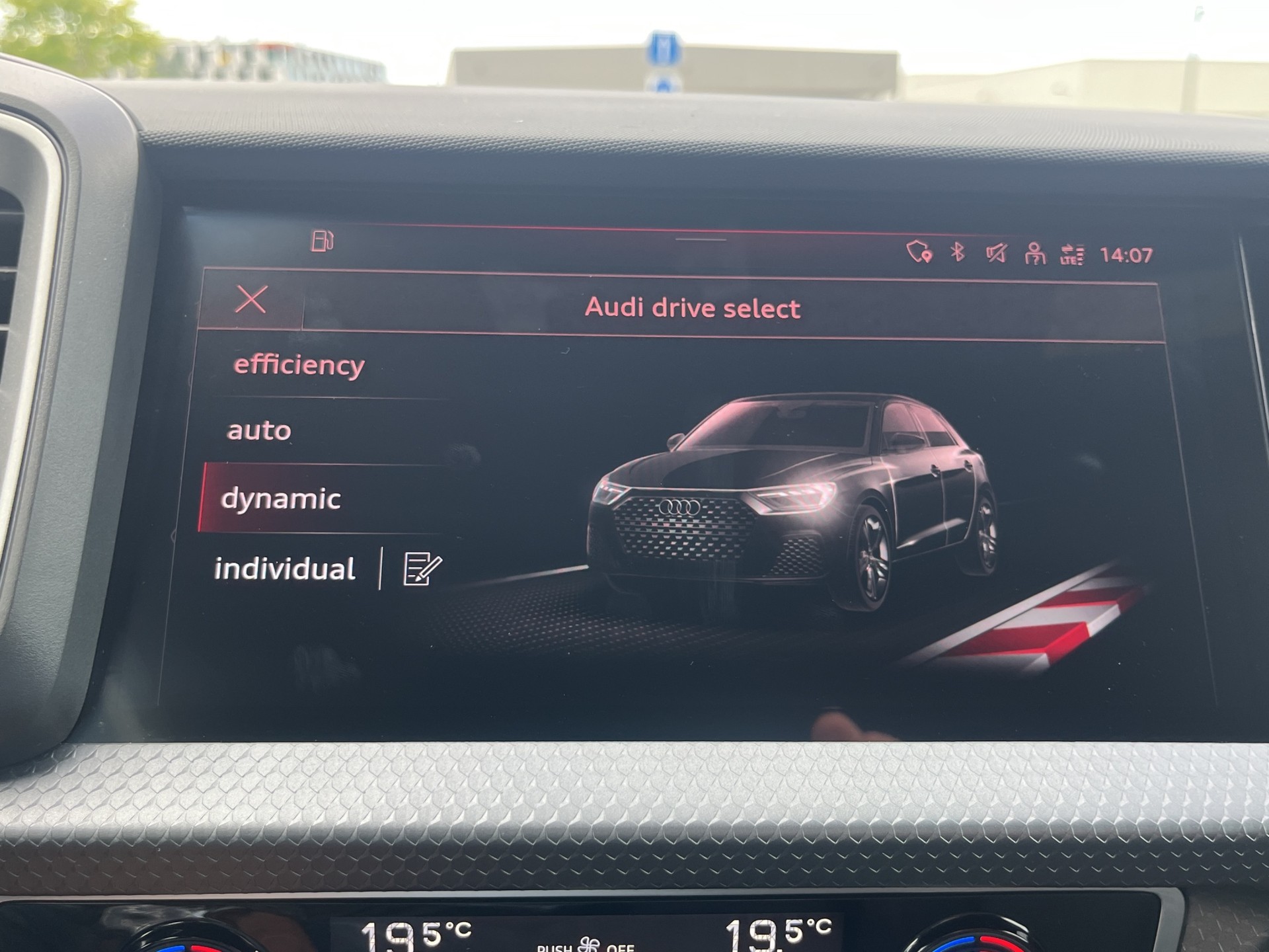 AUDI A1 Sportback 35 TFSI adv. S-tronic *Navi, Optik schwarz, vitual cockpit, Acc Tempomat*-image-21