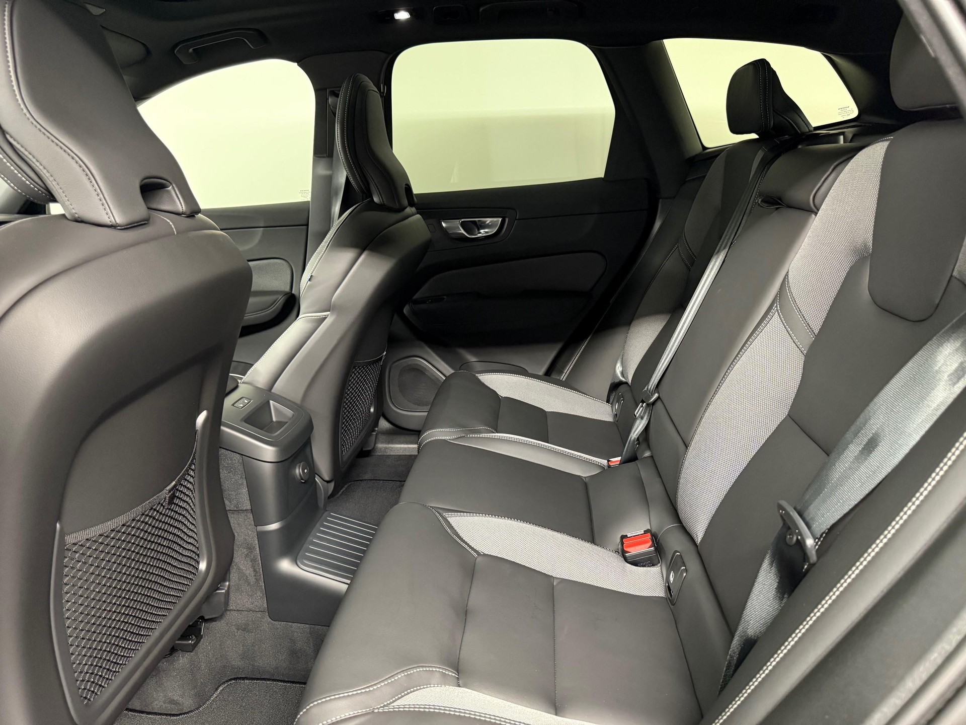 VOLVO XC60 2.0 T8 TE Black Edition eAWD-image-7