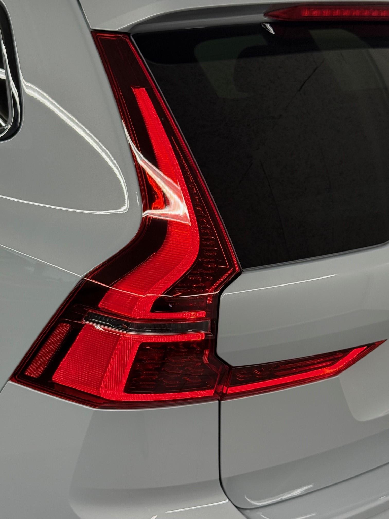 VOLVO XC60 2.0 T8 TE Black Edition eAWD-image-17
