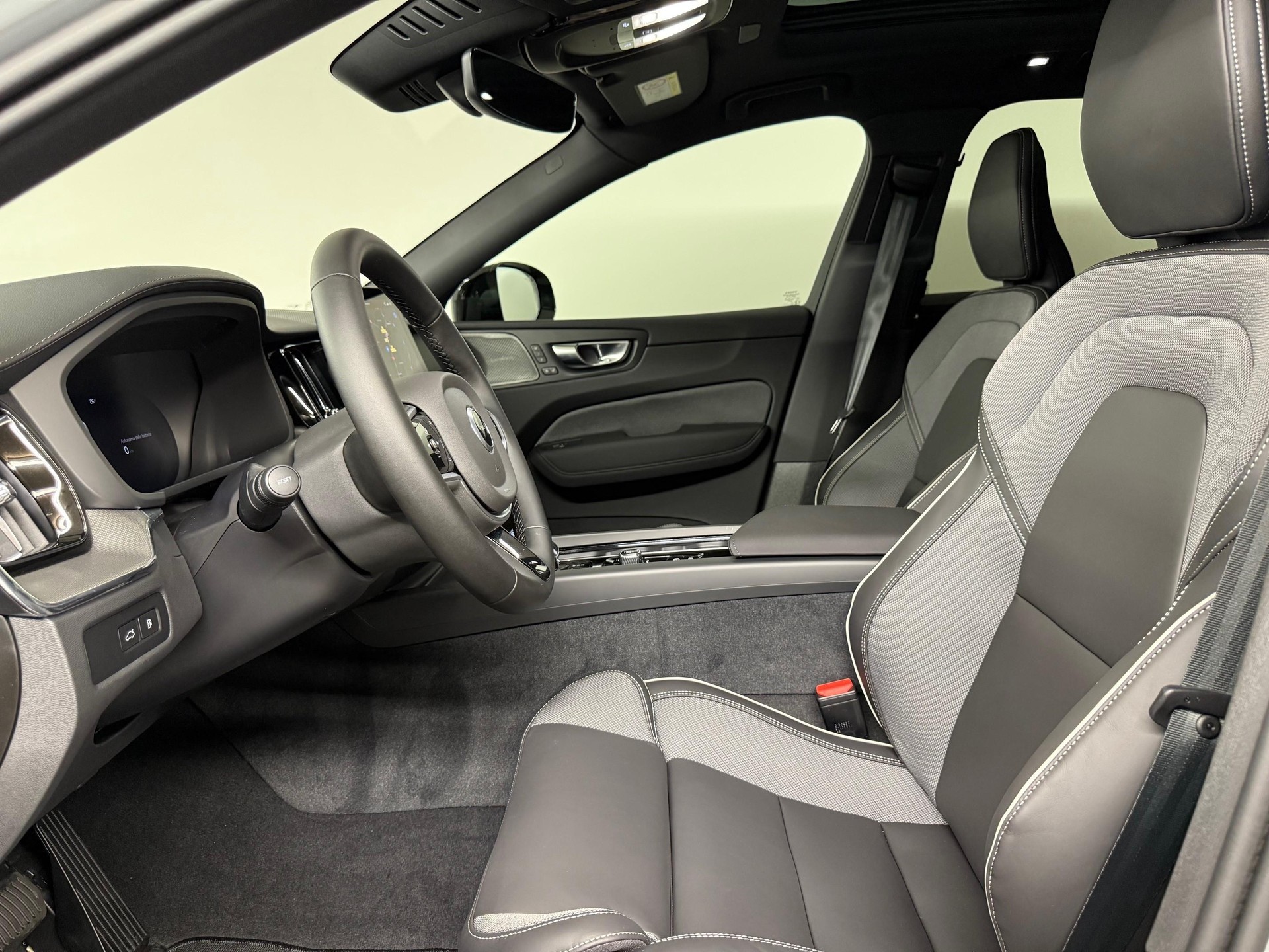 VOLVO XC60 2.0 T8 TE Black Edition eAWD-image-4