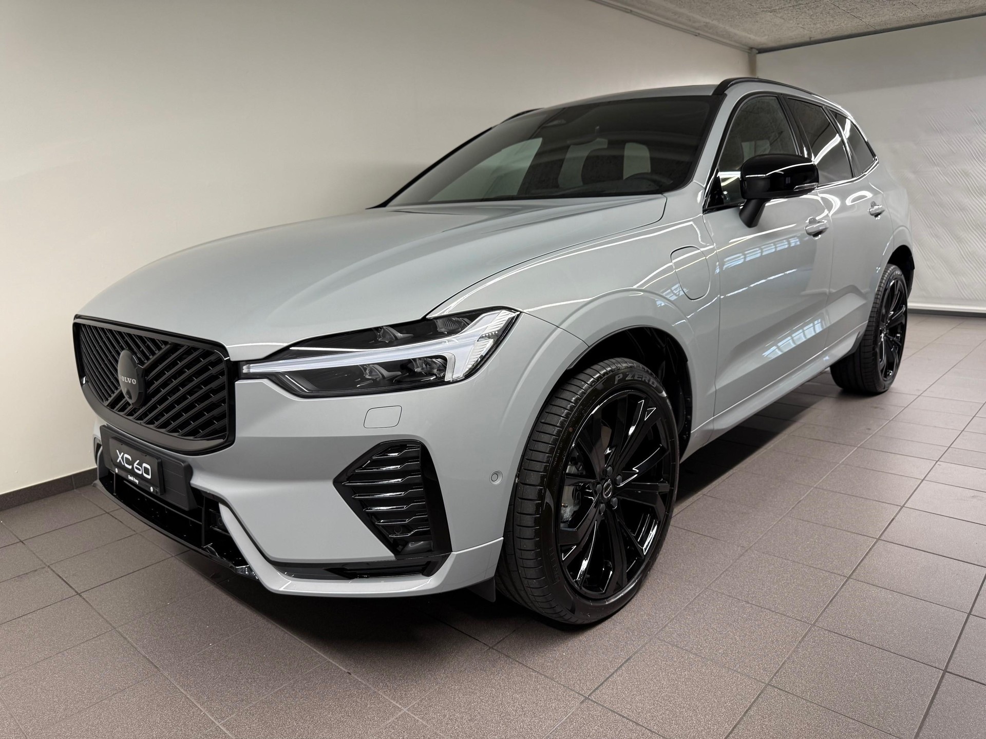 VOLVO XC60 2.0 T8 TE Black Edition eAWD-image-1