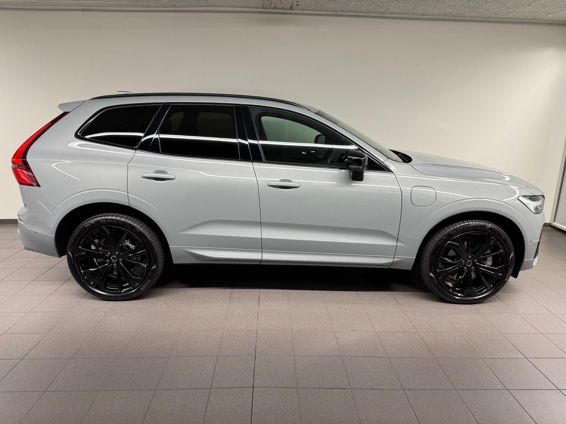 VOLVO XC60 2.0 T8 TE Black Edition eAWD-image-2