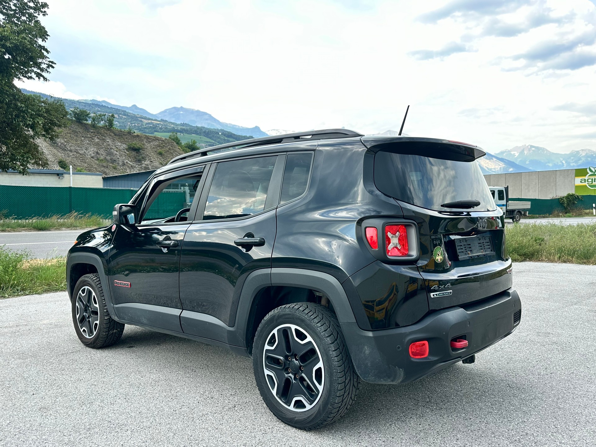 JEEP Renegade 2.0 CRD Trailhawk AWD + Low Range 9ATX-image-3