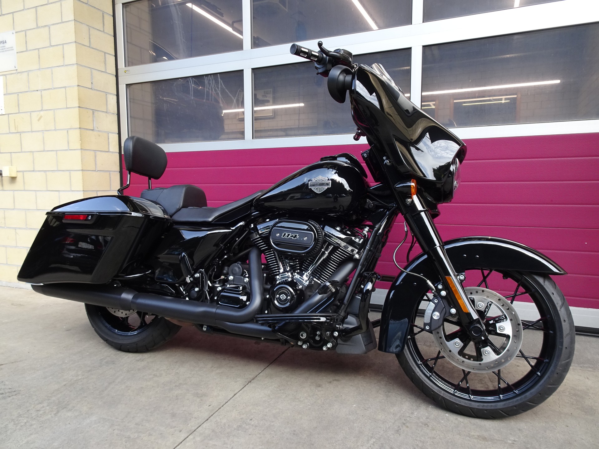 HARLEY-DAVIDSON FLHXS Street Glide Special Black Finish 114-image-10