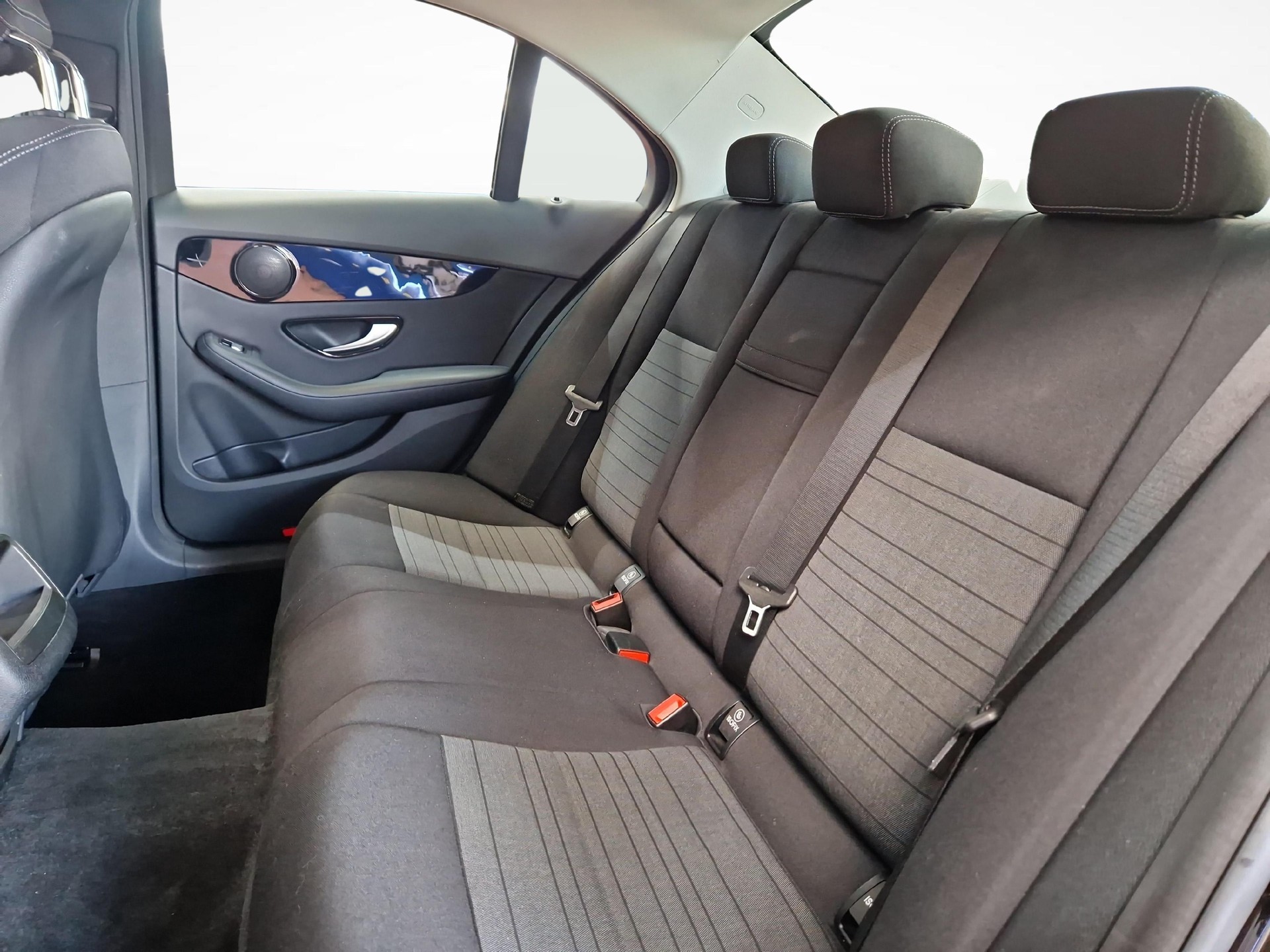 MERCEDES-BENZ C 200 Limousine-image-8