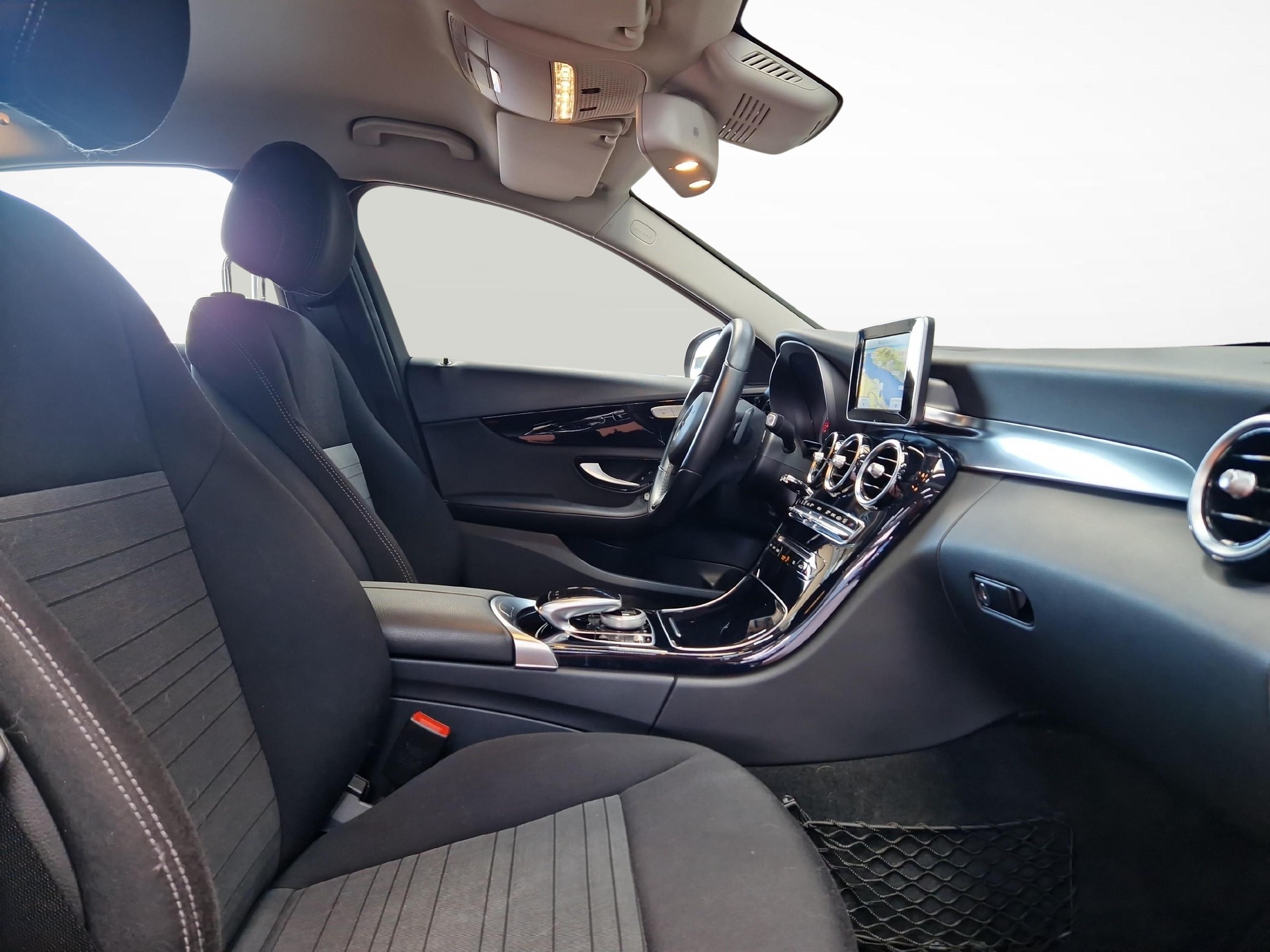 MERCEDES-BENZ C 200 Limousine-image-6