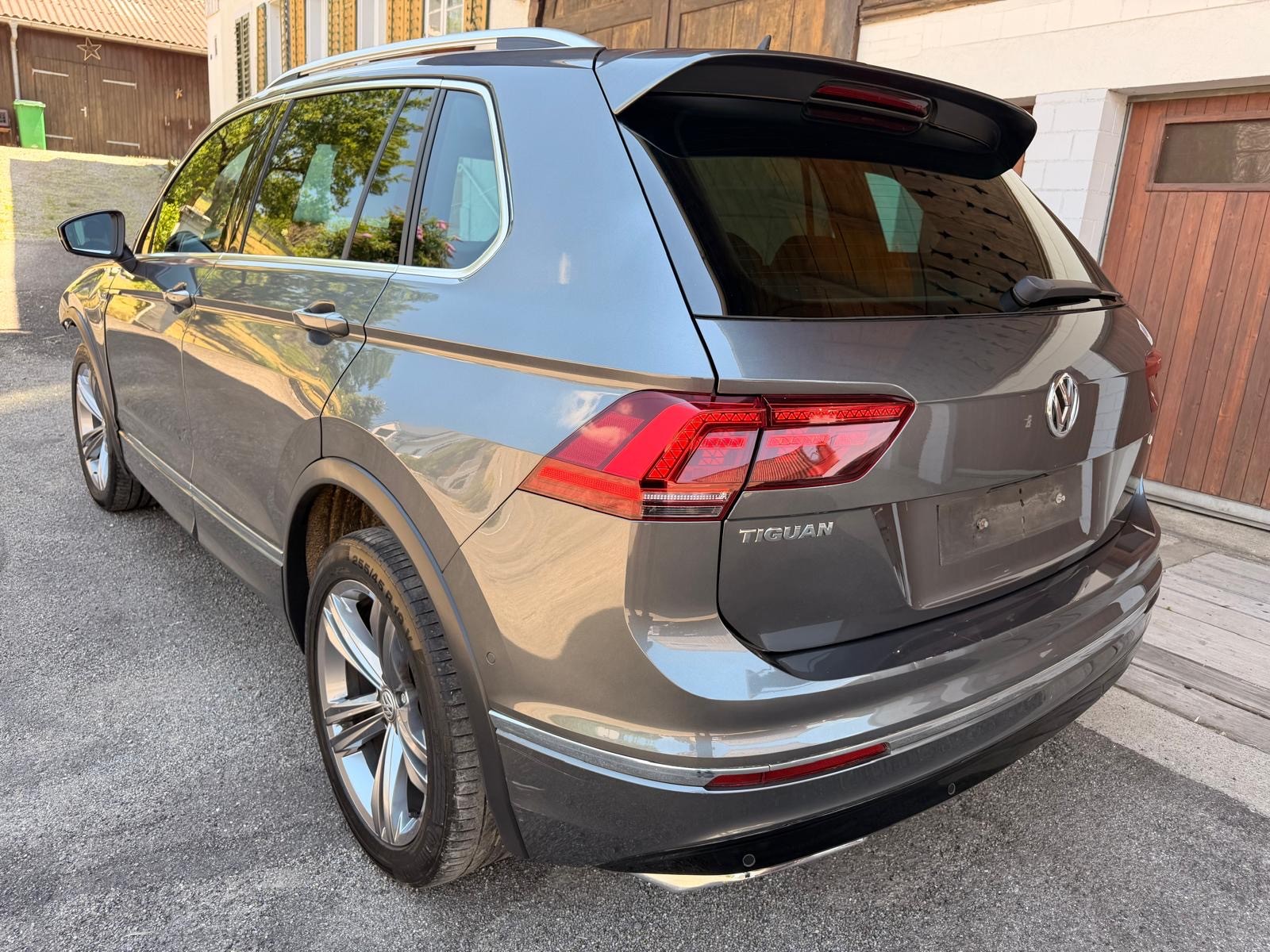 VW Tiguan 2.0TSI R-Line 4Motion DSG-image-3