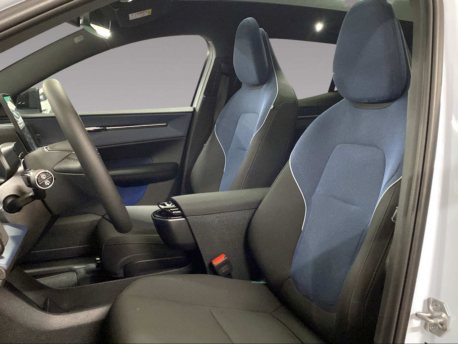 VOLVO EX 30 P8 Ultra AWD-image-6