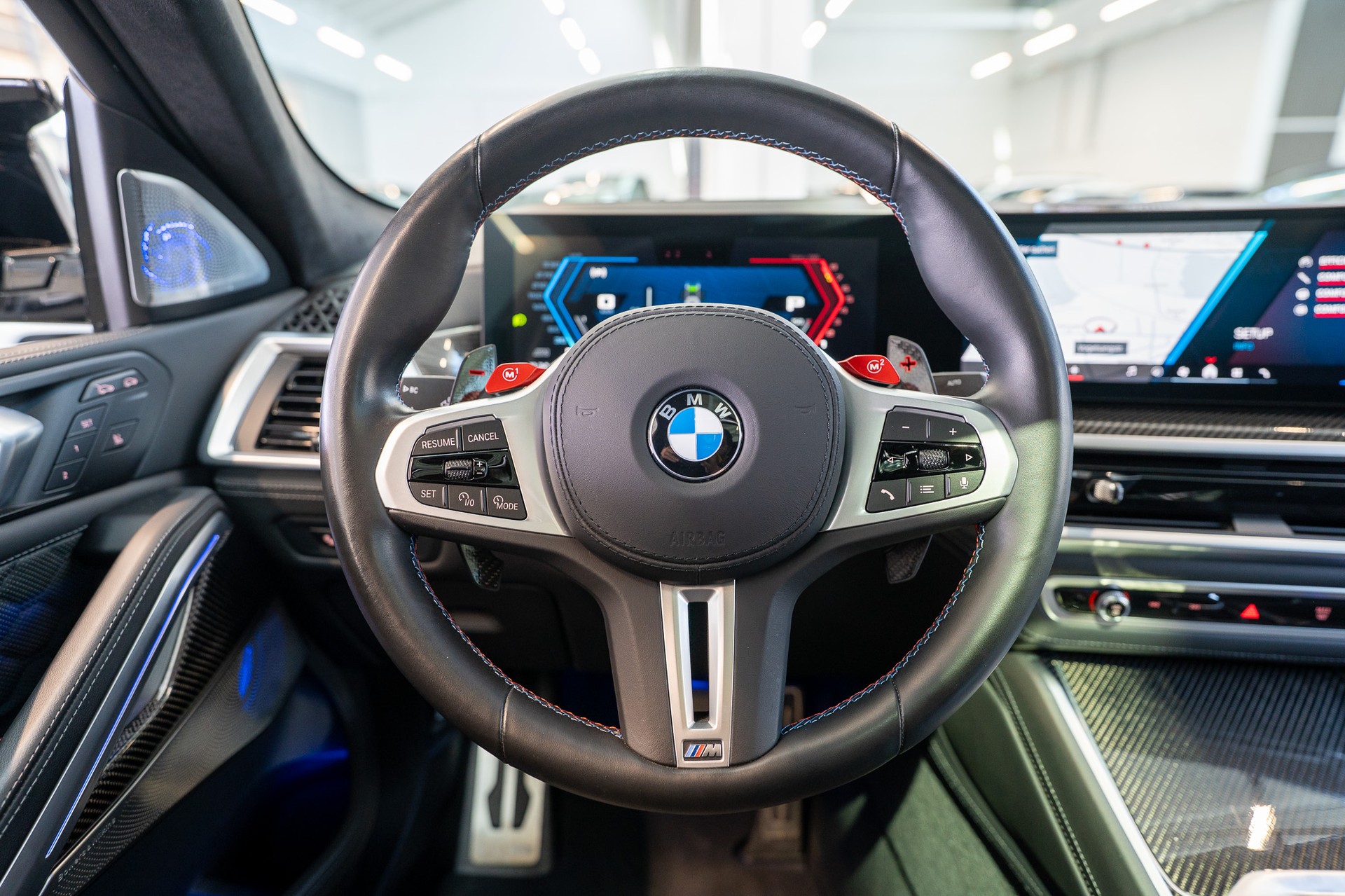 BMW X6 M Competition / Panorama-Schiebedach / Head-Up Display / 360° Kamera / Bowers & Wilkins Sound-image-17