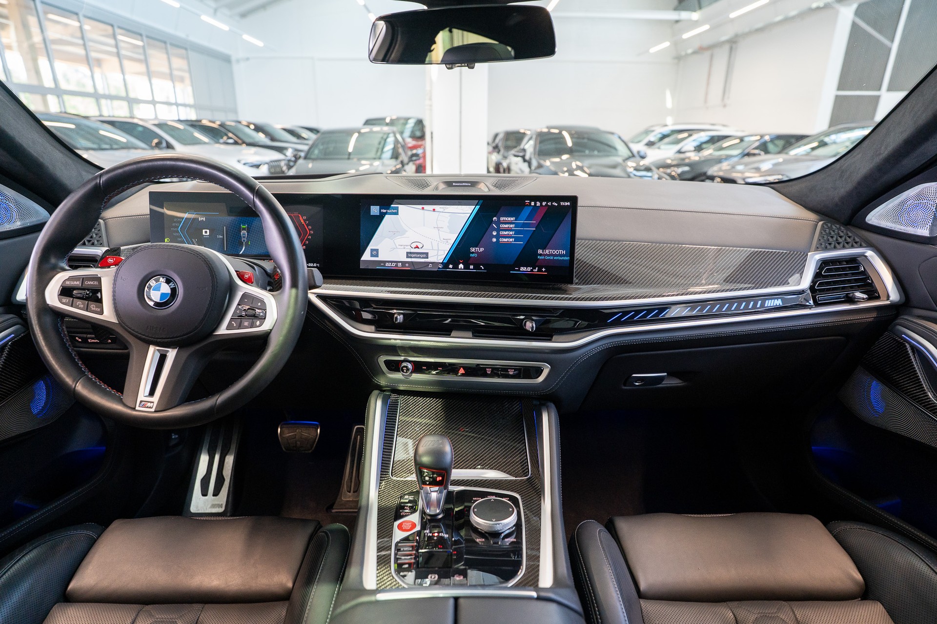 BMW X6 M Competition / Panorama-Schiebedach / Head-Up Display / 360° Kamera / Bowers & Wilkins Sound-image-16