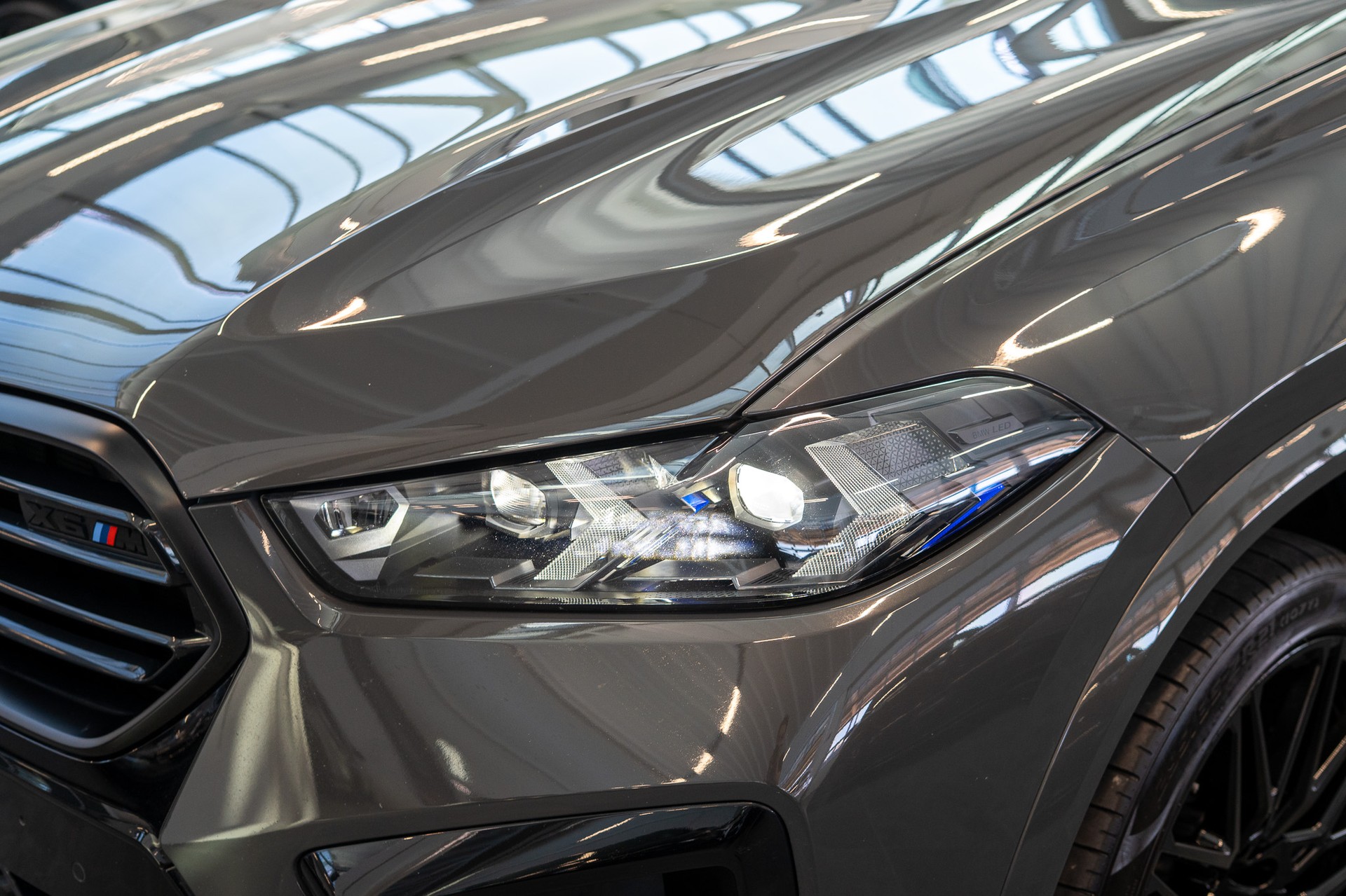 BMW X6 M Competition / Panorama-Schiebedach / Head-Up Display / 360° Kamera / Bowers & Wilkins Sound-image-27