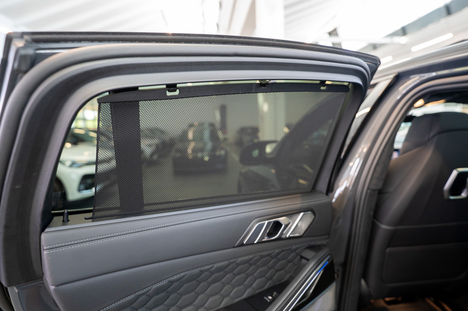 BMW X6 M Competition / Panorama-Schiebedach / Head-Up Display / 360° Kamera / Bowers & Wilkins Sound-image-19