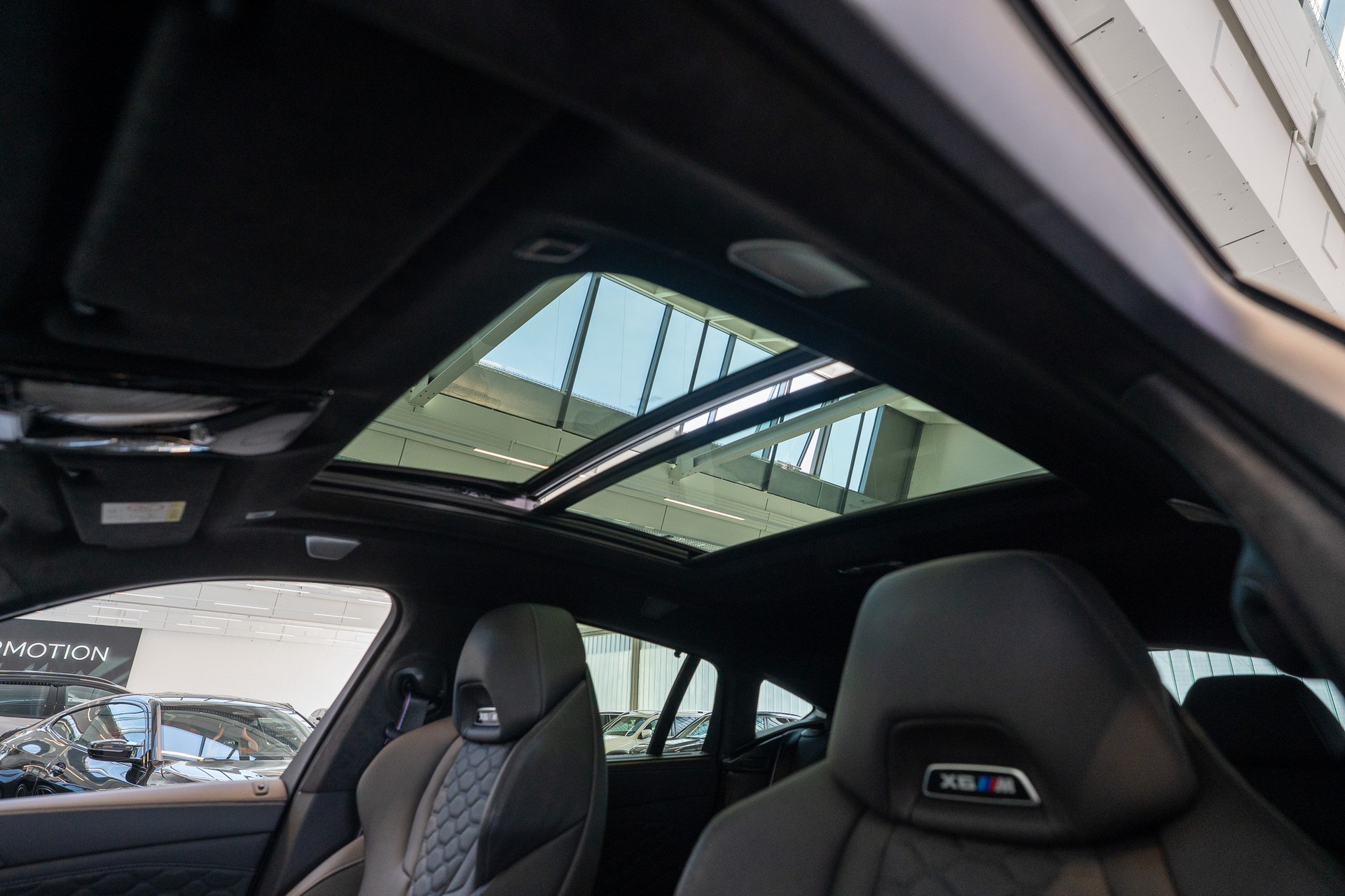 BMW X6 M Competition / Panorama-Schiebedach / Head-Up Display / 360° Kamera / Bowers & Wilkins Sound-image-10
