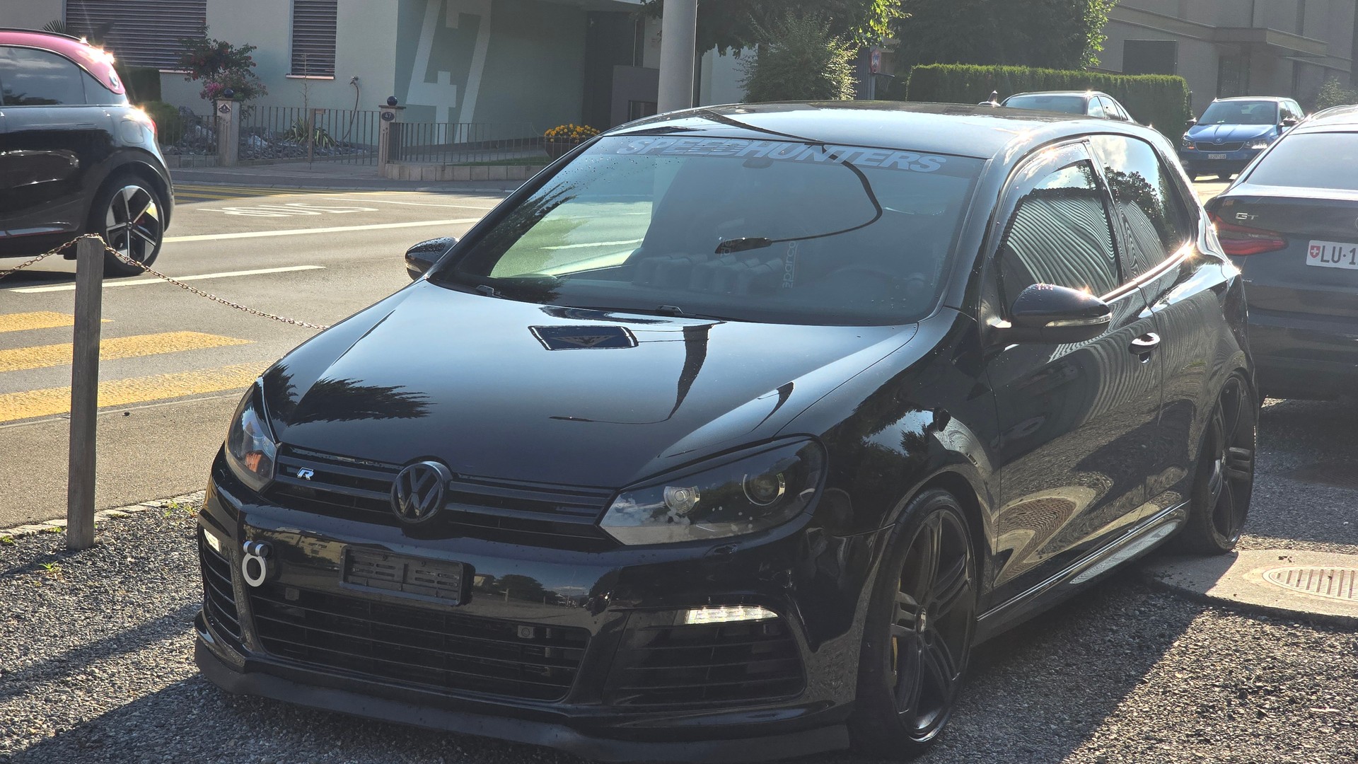 VW Golf 2.0 TSI R 4Motion-image-2