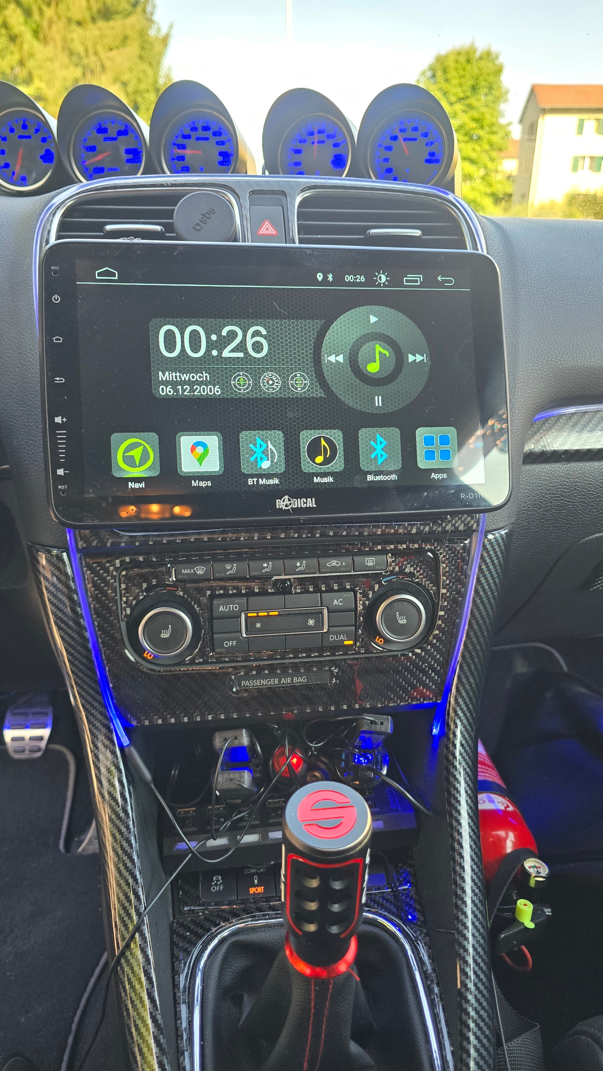 VW Golf 2.0 TSI R 4Motion-image-11