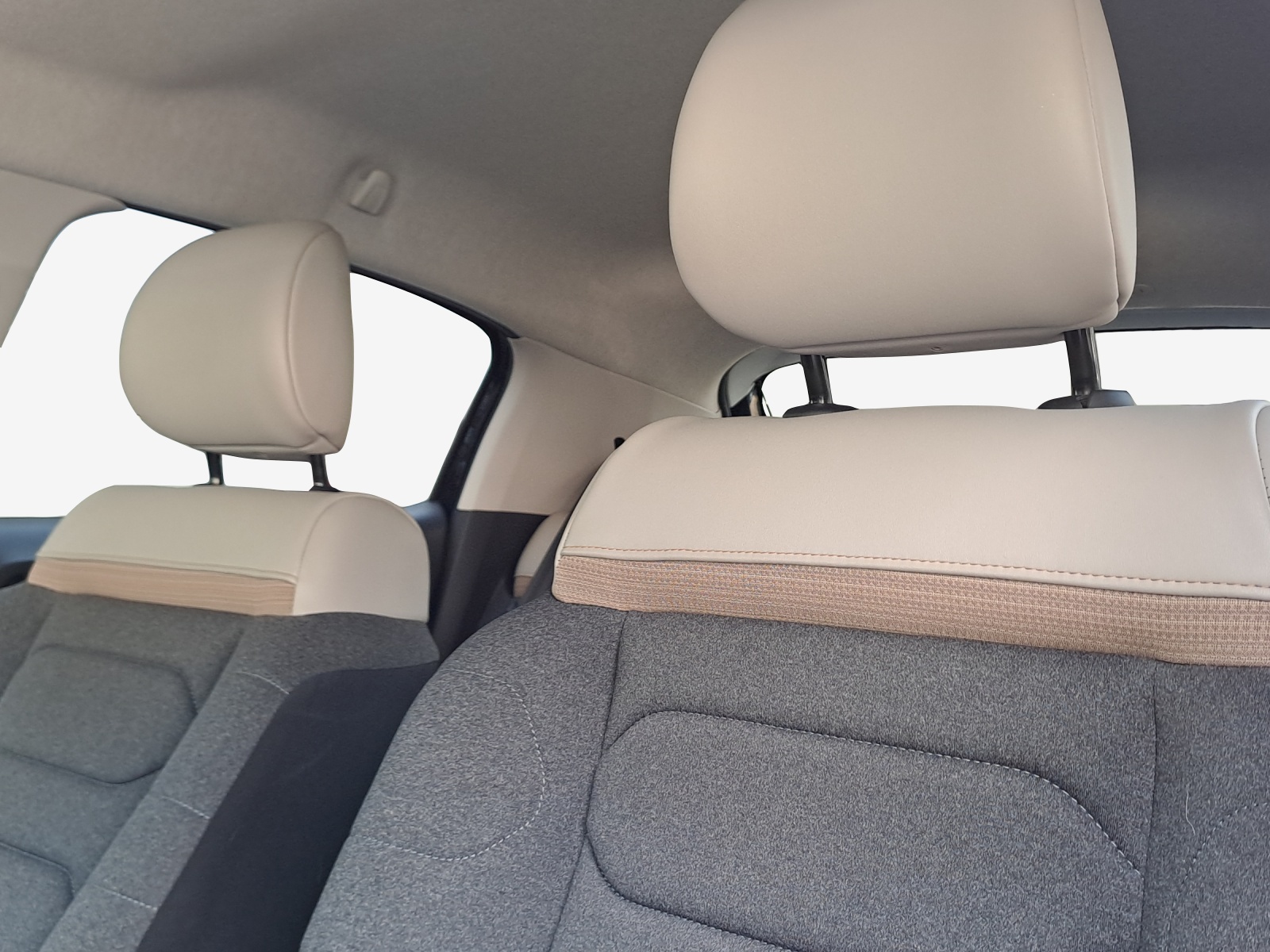 CITROEN C3 1.2i PureTech Shine EAT6-image-15
