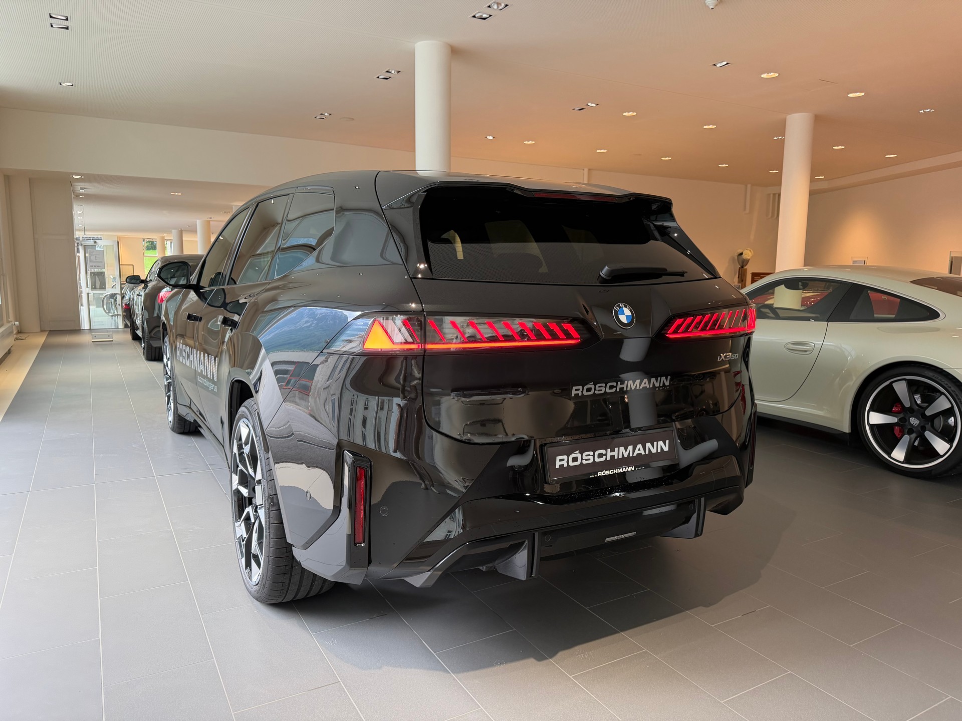 BMW iX3 50 xDrive M Sport Pro-image-4