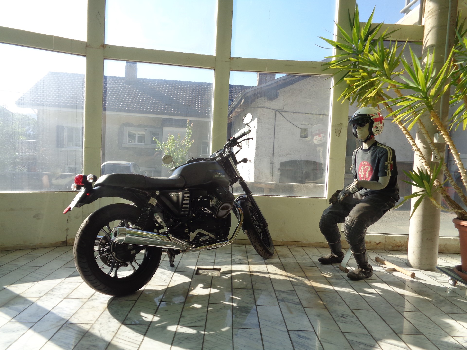 MOTO GUZZI V7 II Stone 750 A-image-1