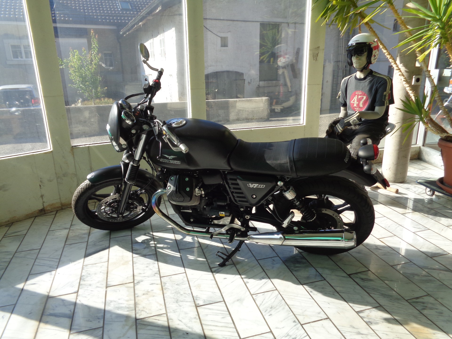 MOTO GUZZI V7 II Stone 750 A-image-4
