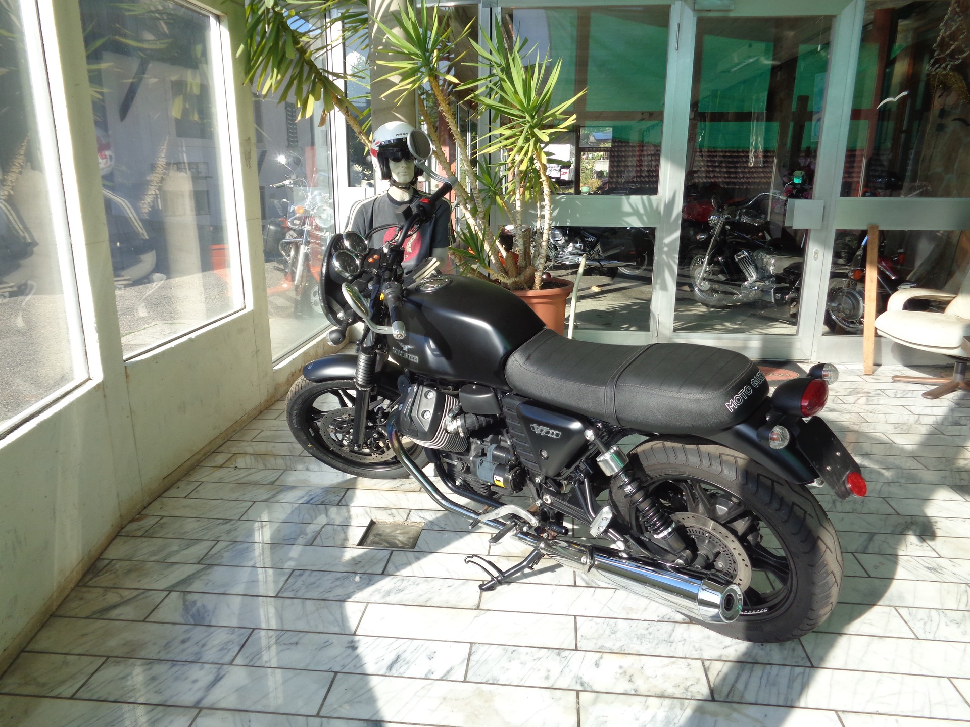 MOTO GUZZI V7 II Stone 750 A-image-2