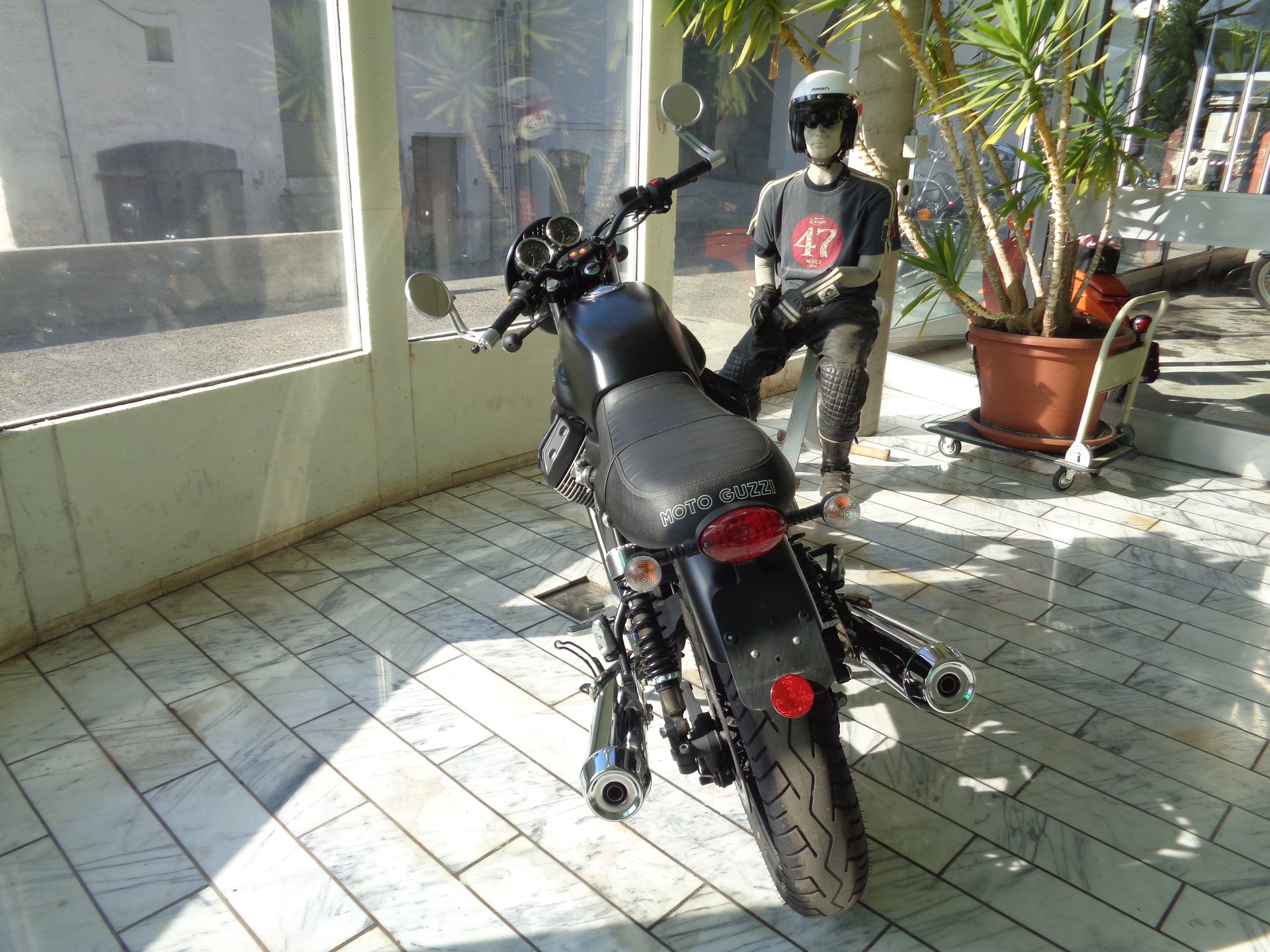 MOTO GUZZI V7 II Stone 750 A-image-3