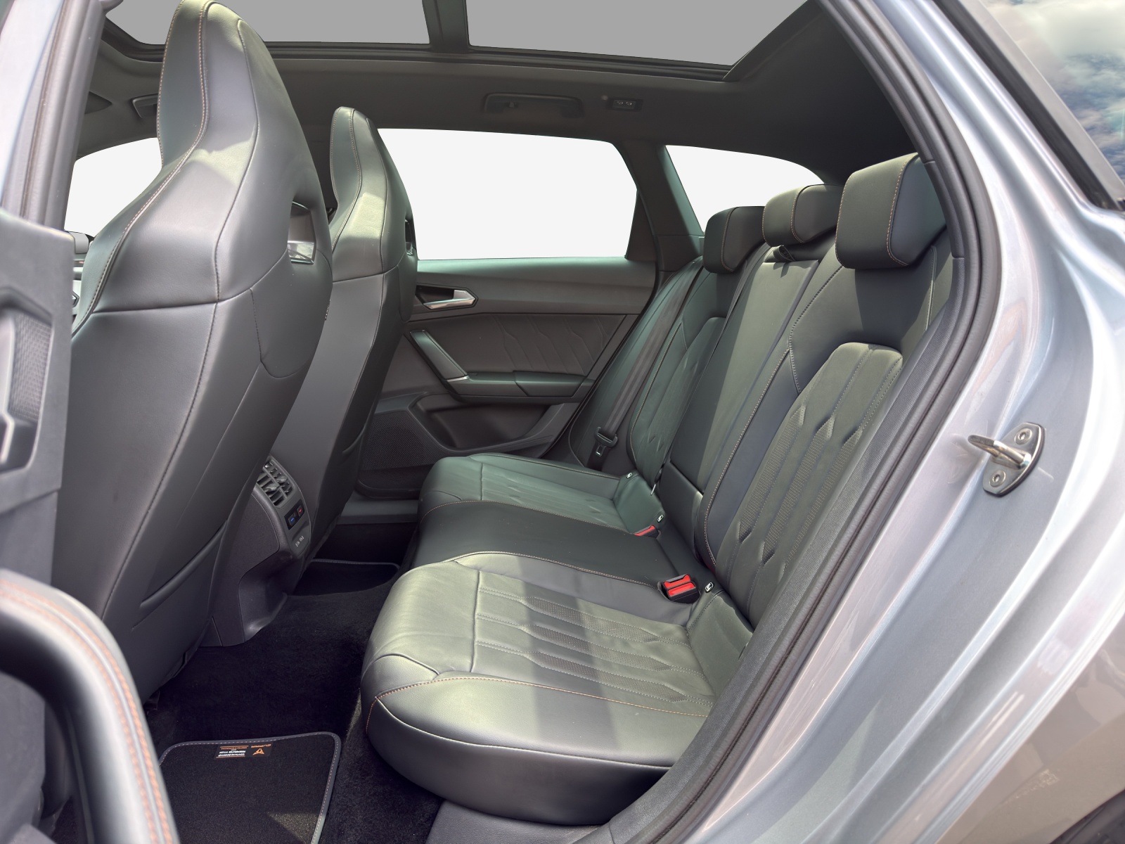 CUPRA LEON ST 2.0 TSI VZ DSG 4Drive-image-11