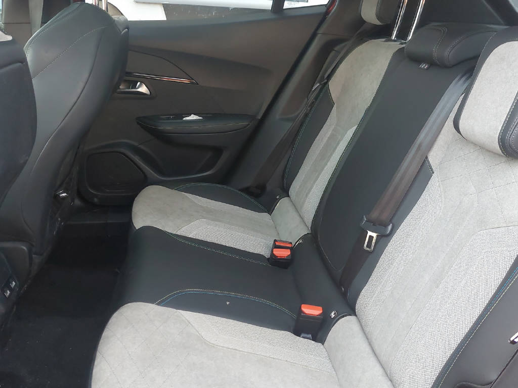 PEUGEOT 2008 e-GT-image-6