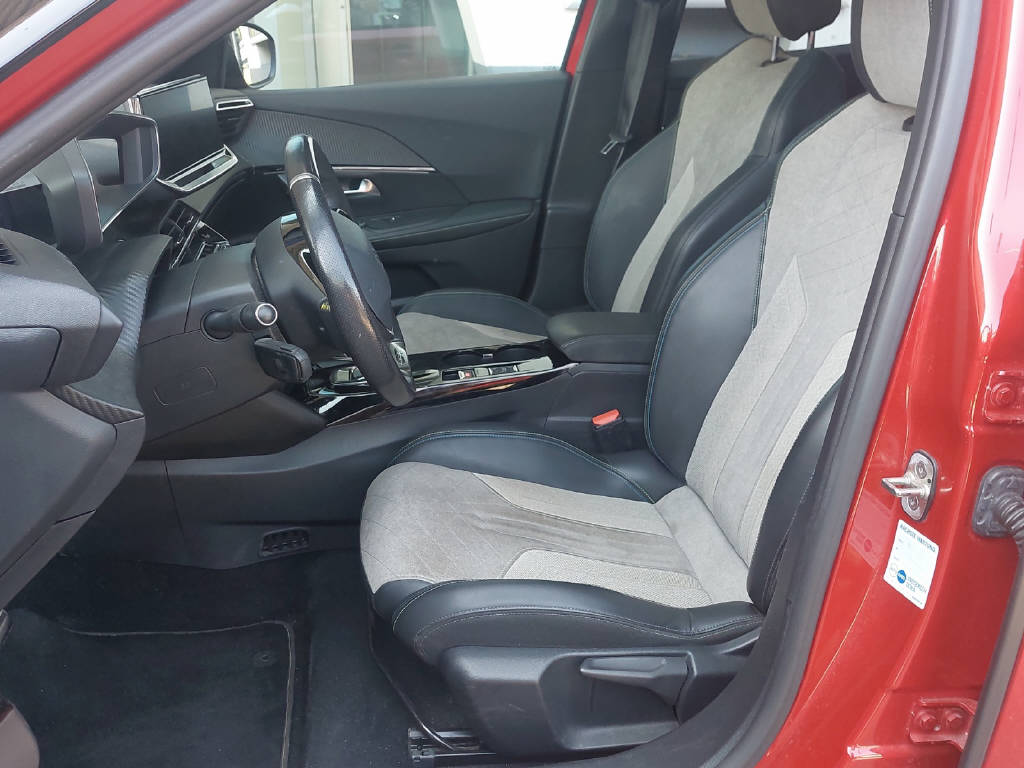 PEUGEOT 2008 e-GT-image-3