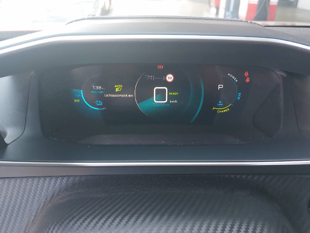 PEUGEOT 2008 e-GT-image-4