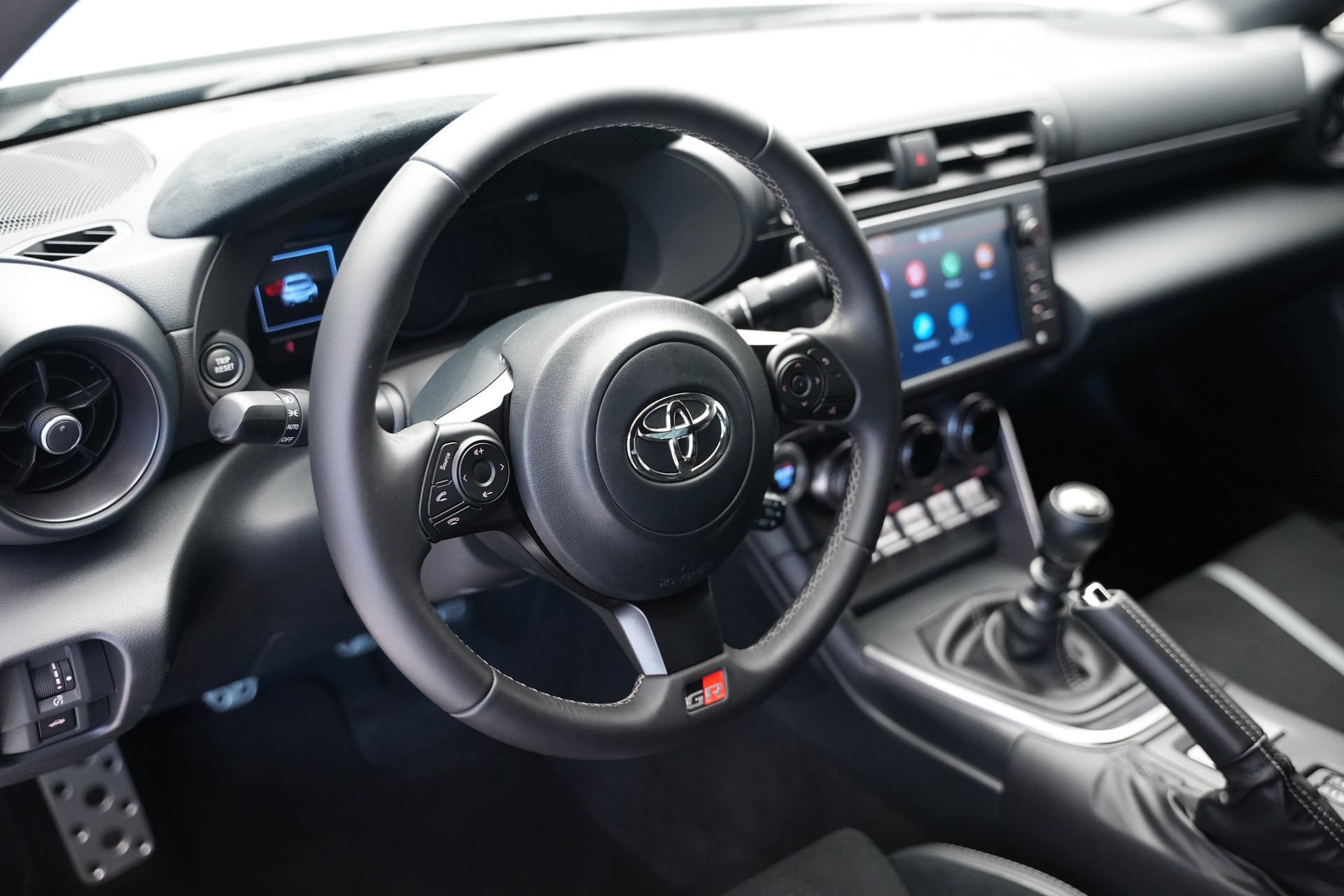 TOYOTA GR 86 2.4 Sport+ *CH-Fahrzeug* *Japan Racing Felgen*-image-16