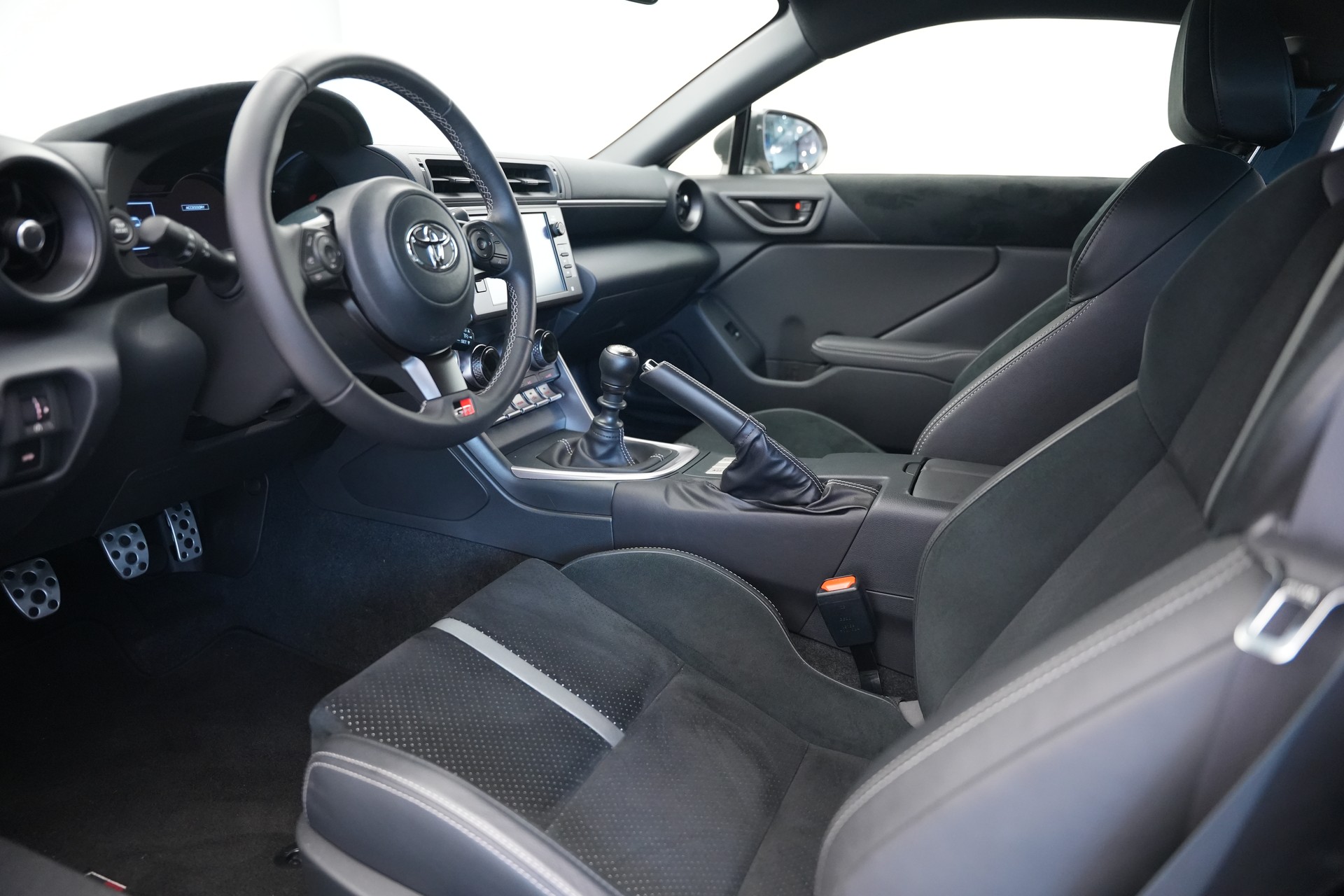 TOYOTA GR 86 2.4 Sport+ *CH-Fahrzeug* *Japan Racing Felgen*-image-9