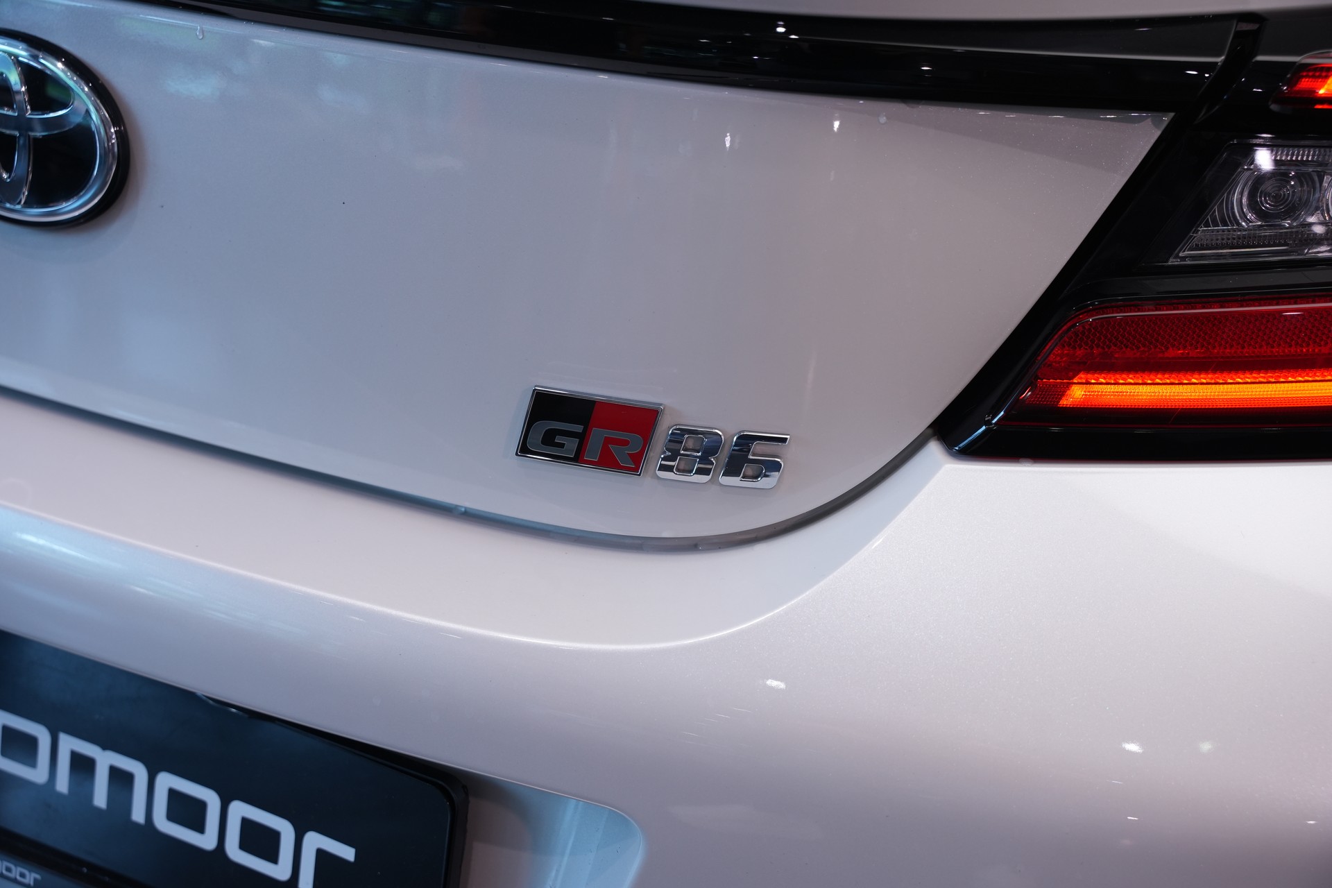 TOYOTA GR 86 2.4 Sport+ *CH-Fahrzeug* *Japan Racing Felgen*-image-31