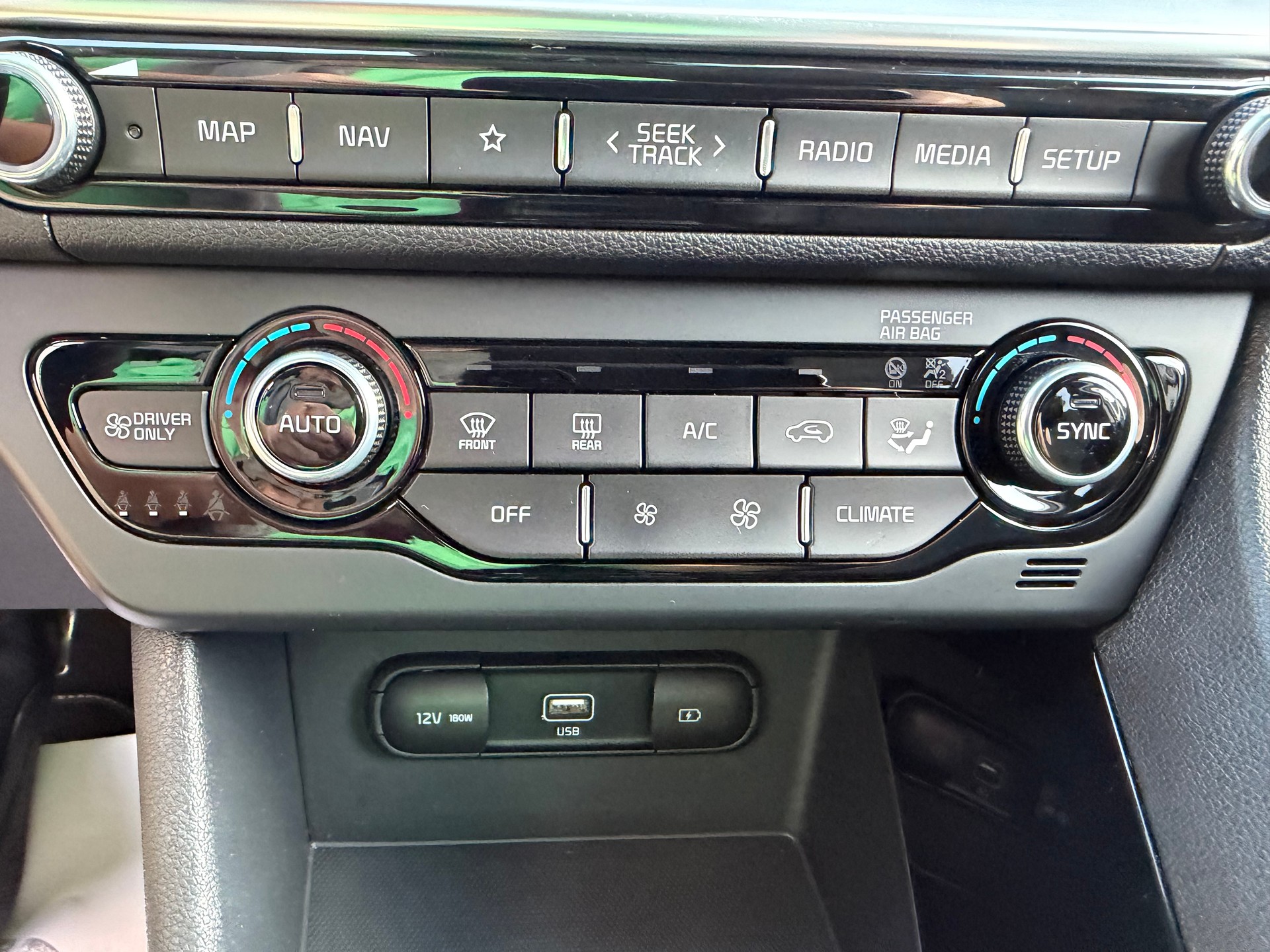 KIA Niro 1.6GDi Plug-in Hybrid Power DCT VÉHICULE SOIGNÉ-image-53