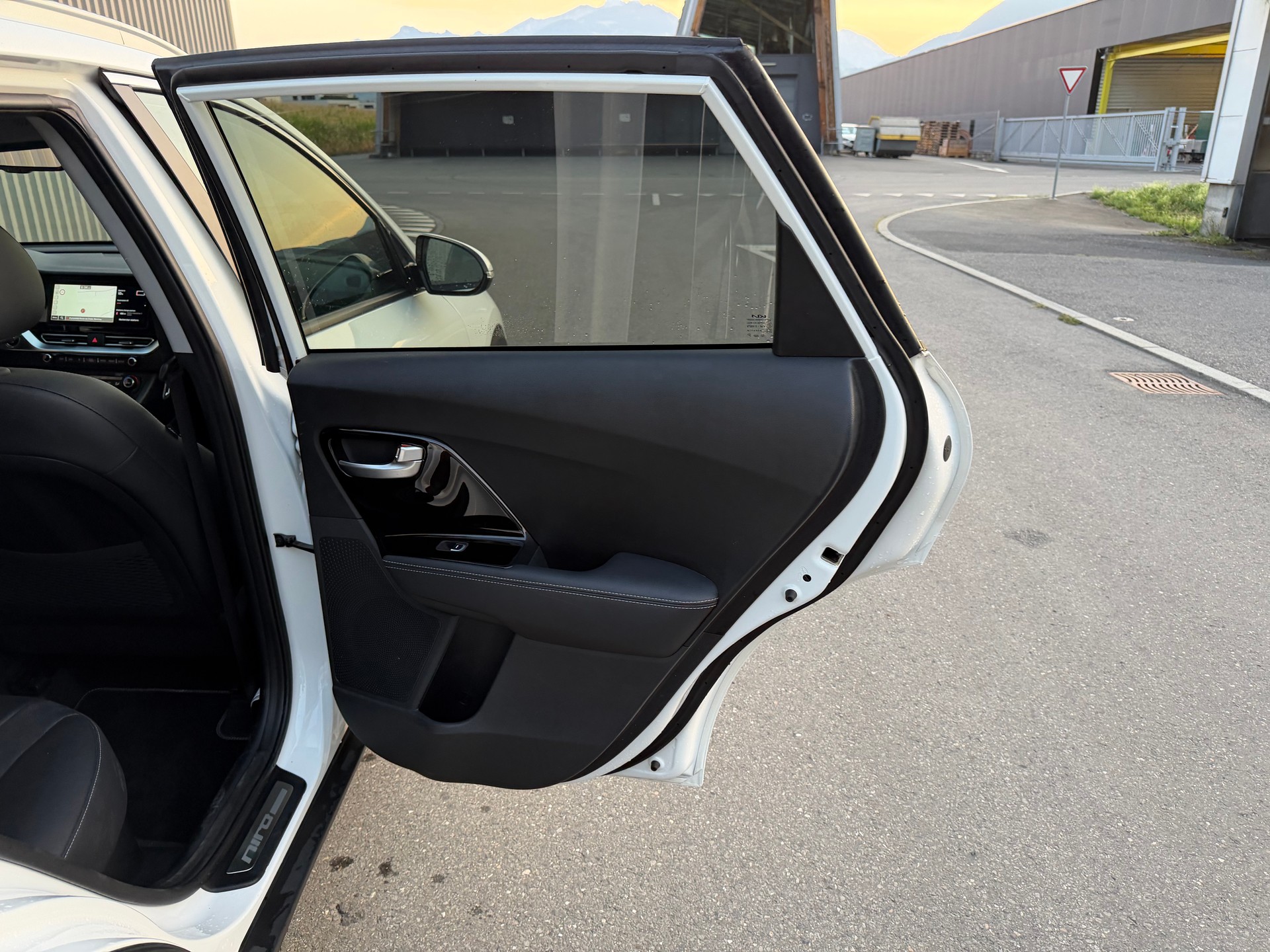 KIA Niro 1.6GDi Plug-in Hybrid Power DCT VÉHICULE SOIGNÉ-image-28