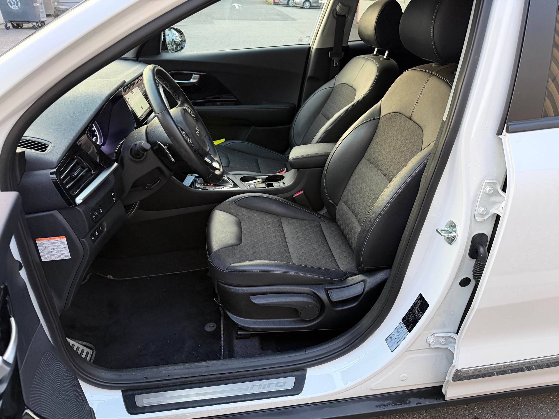 KIA Niro 1.6GDi Plug-in Hybrid Power DCT VÉHICULE SOIGNÉ-image-19