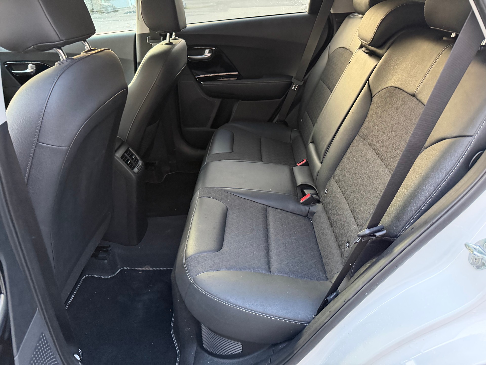 KIA Niro 1.6GDi Plug-in Hybrid Power DCT VÉHICULE SOIGNÉ-image-30