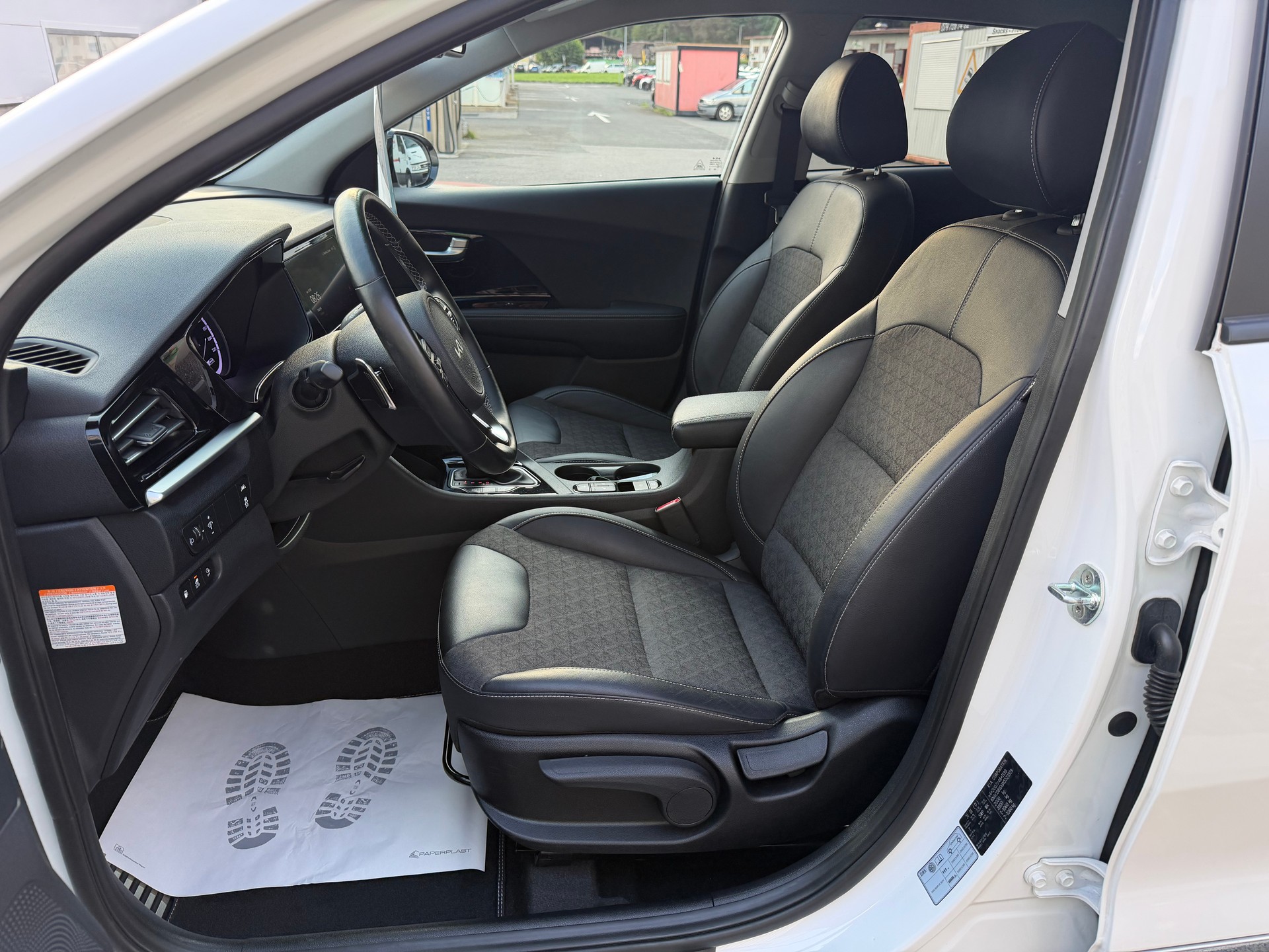 KIA Niro 1.6GDi Plug-in Hybrid Power DCT VÉHICULE SOIGNÉ-image-18