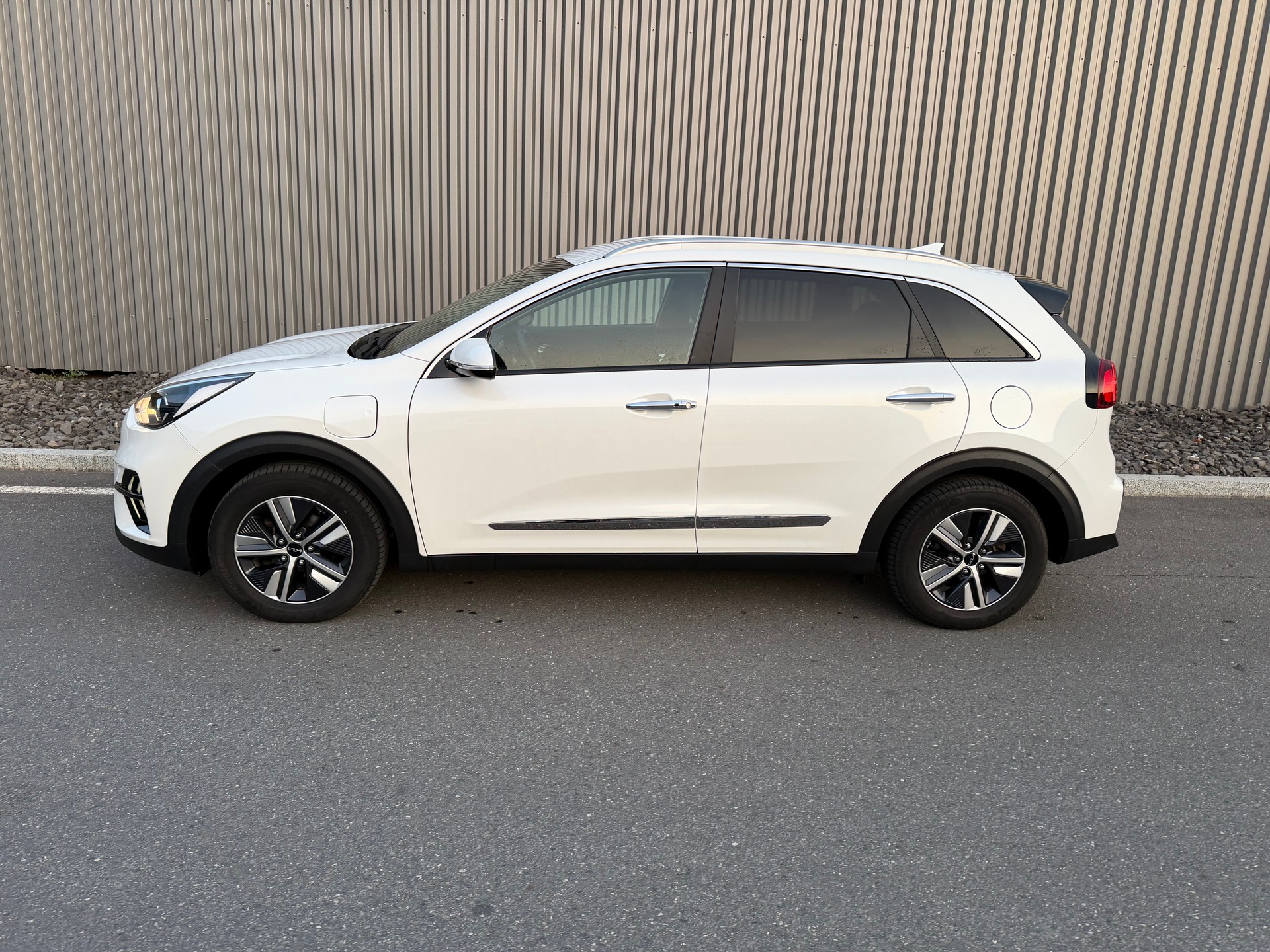 KIA Niro 1.6GDi Plug-in Hybrid Power DCT VÉHICULE SOIGNÉ-image-1